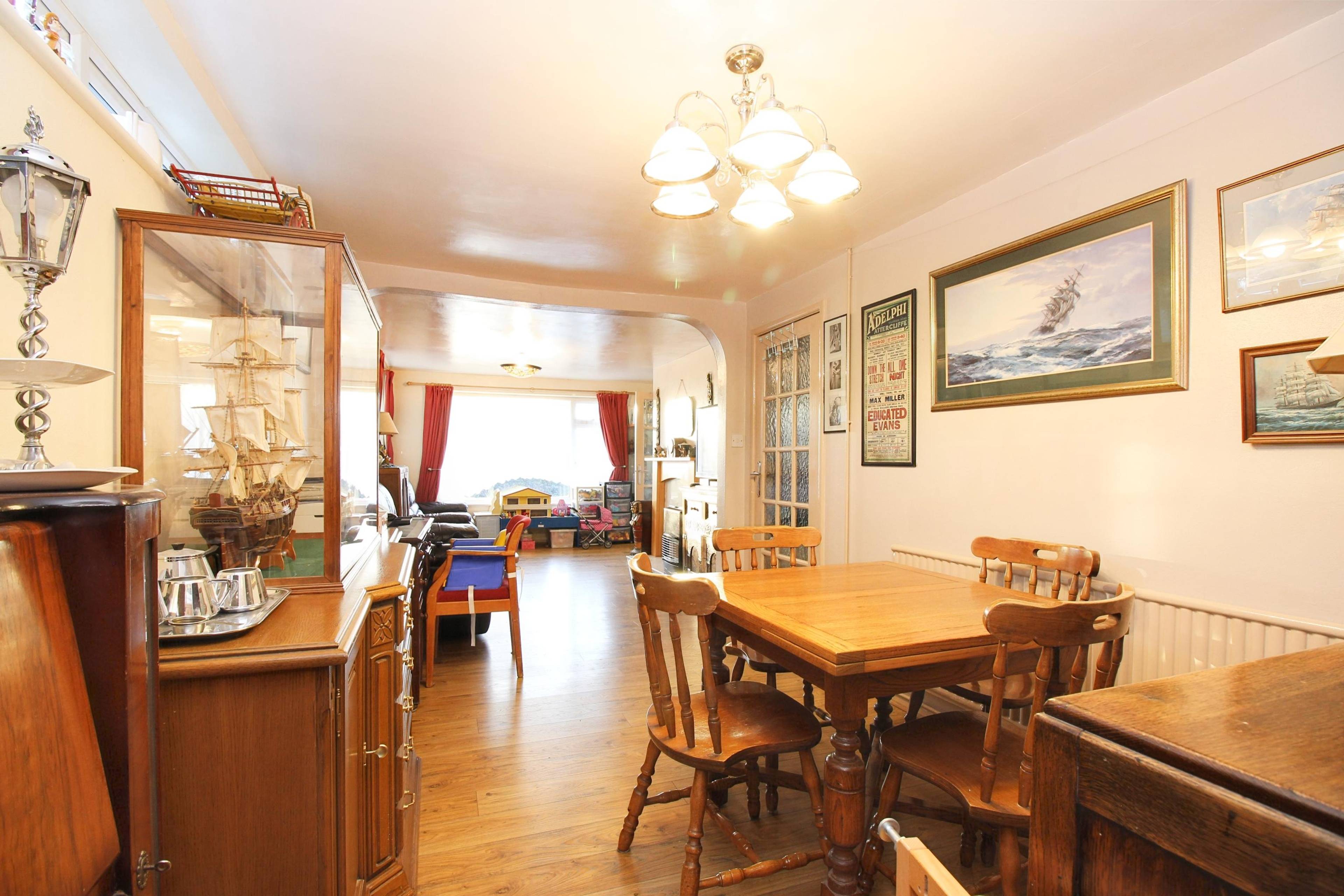 Lounge/Dining Room