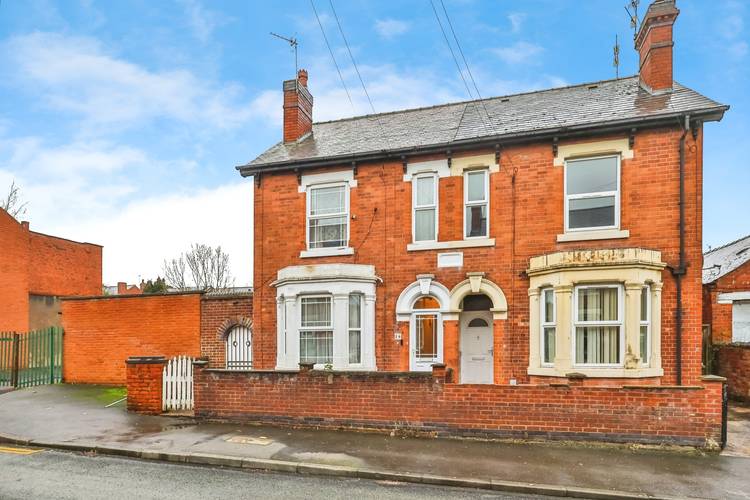 3 bedroom semi-detached house