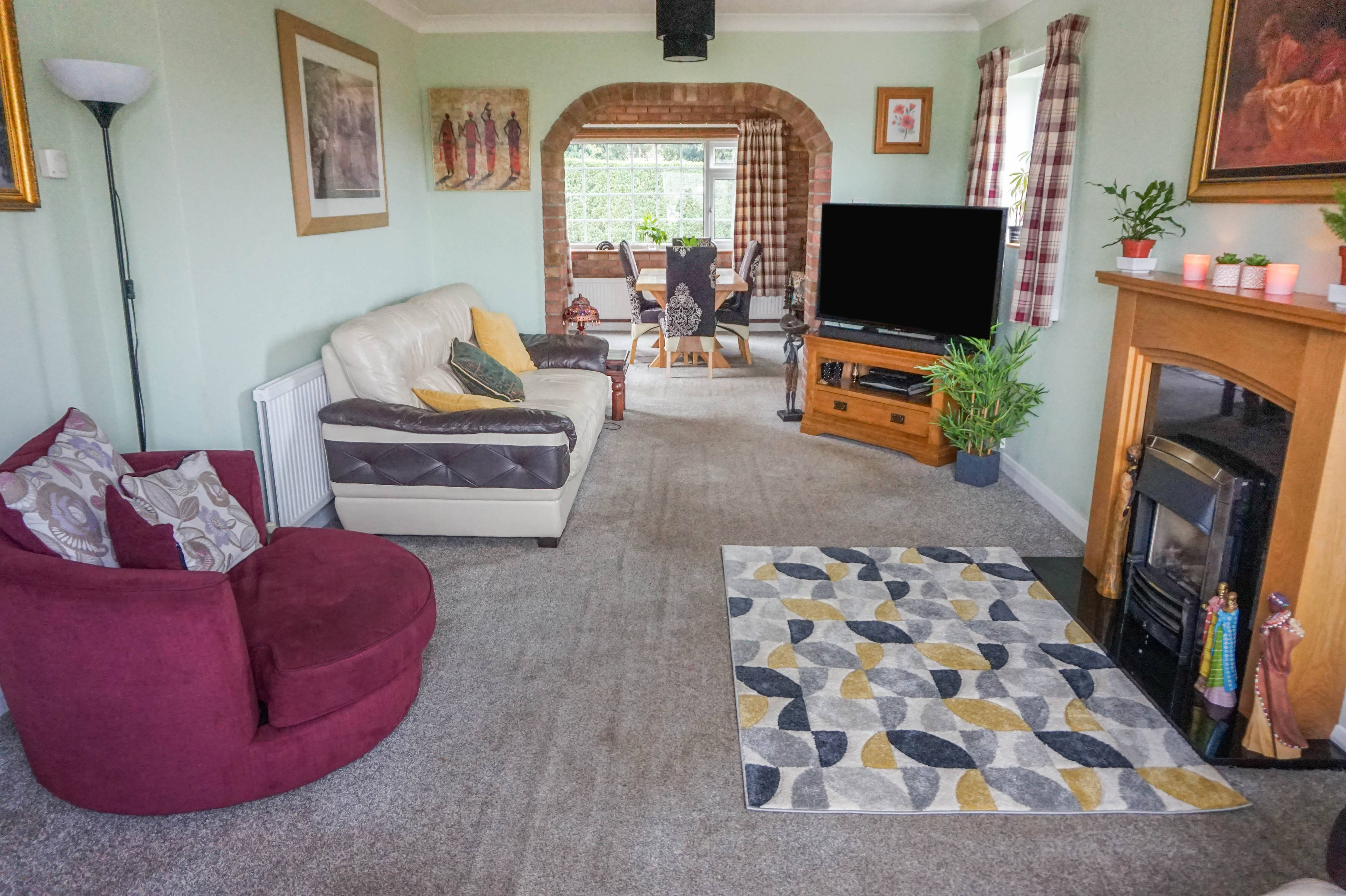 Lounge/Dining Room