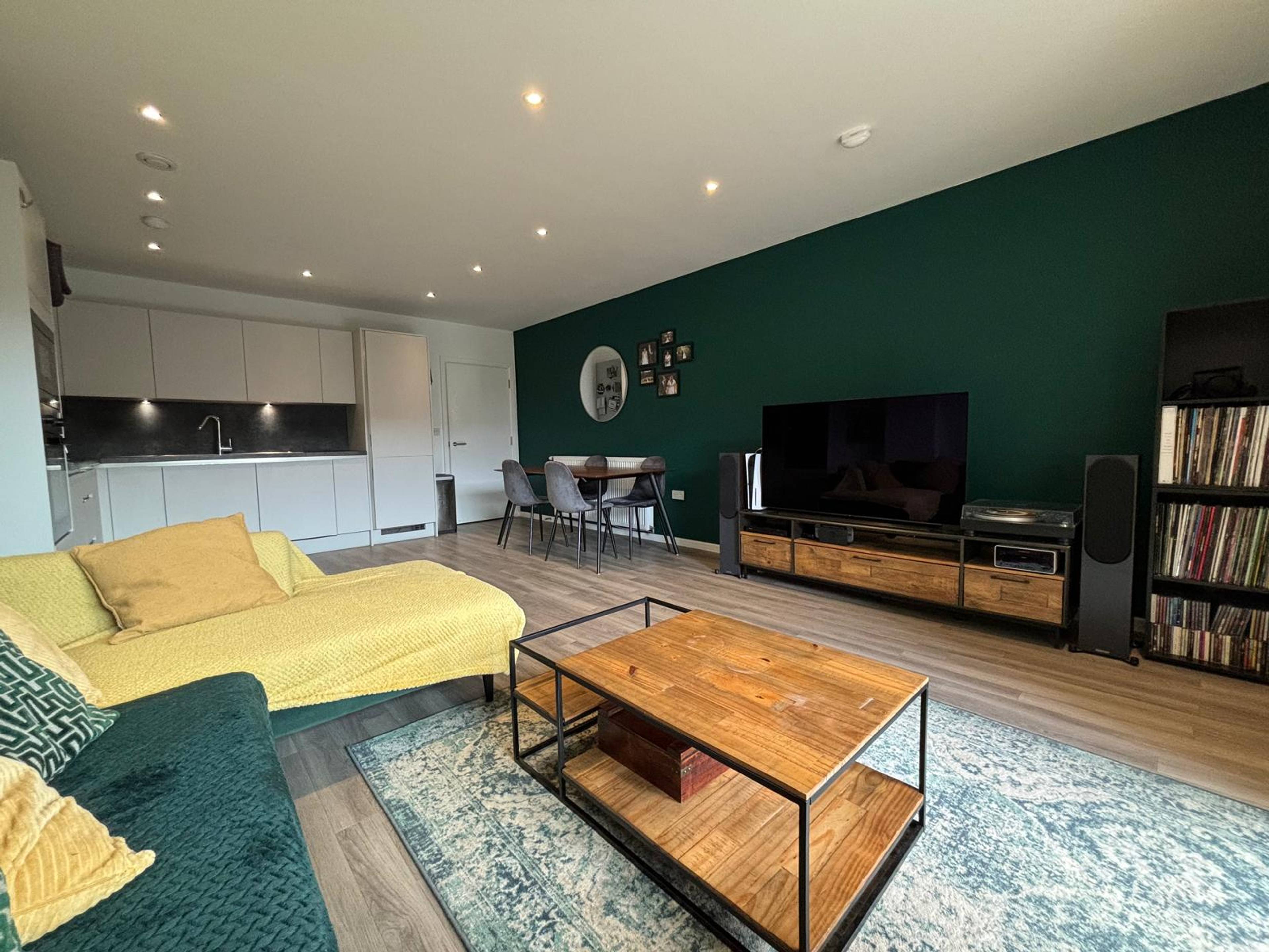 Lounge / Kitchen