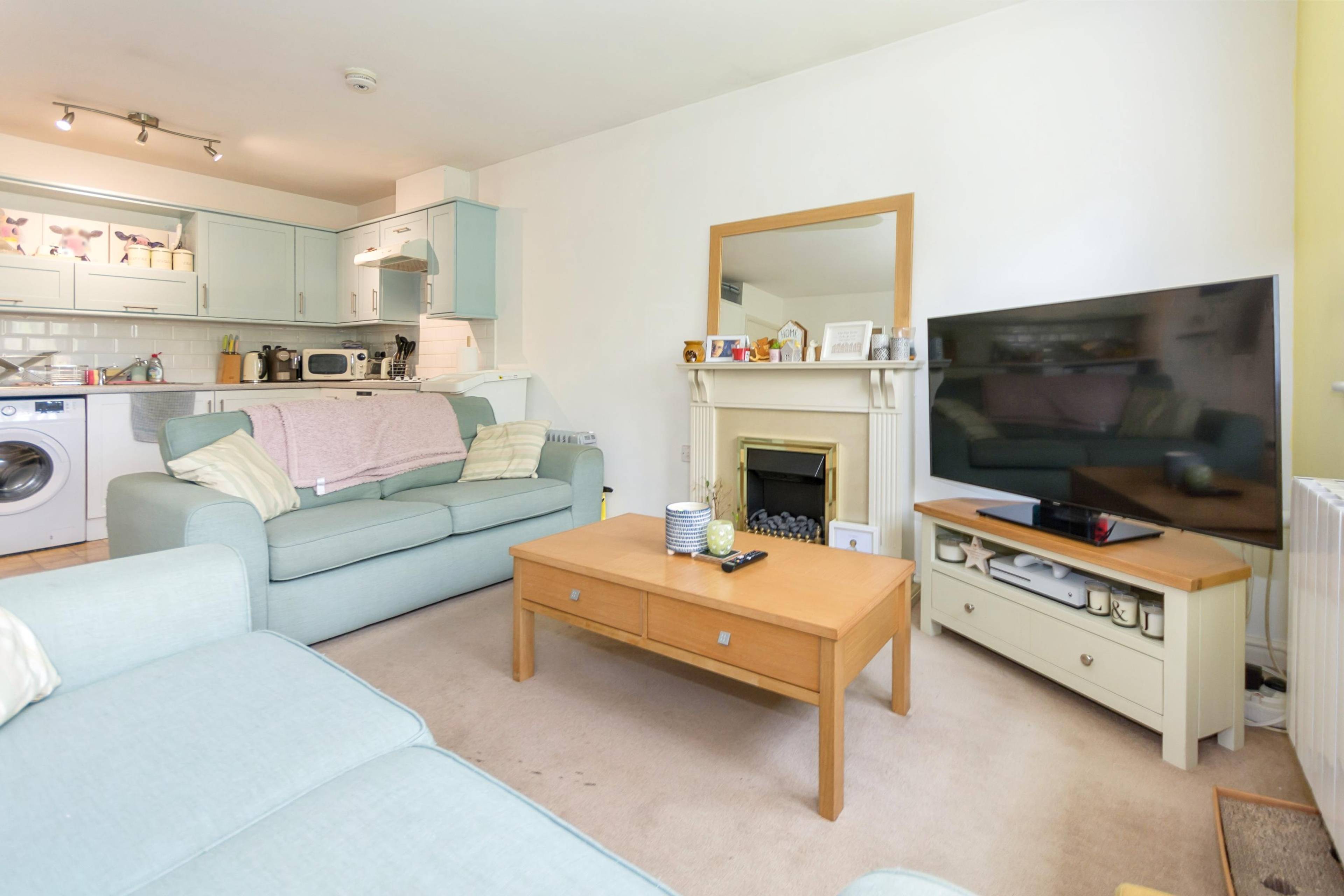 Lounge / Kitchen