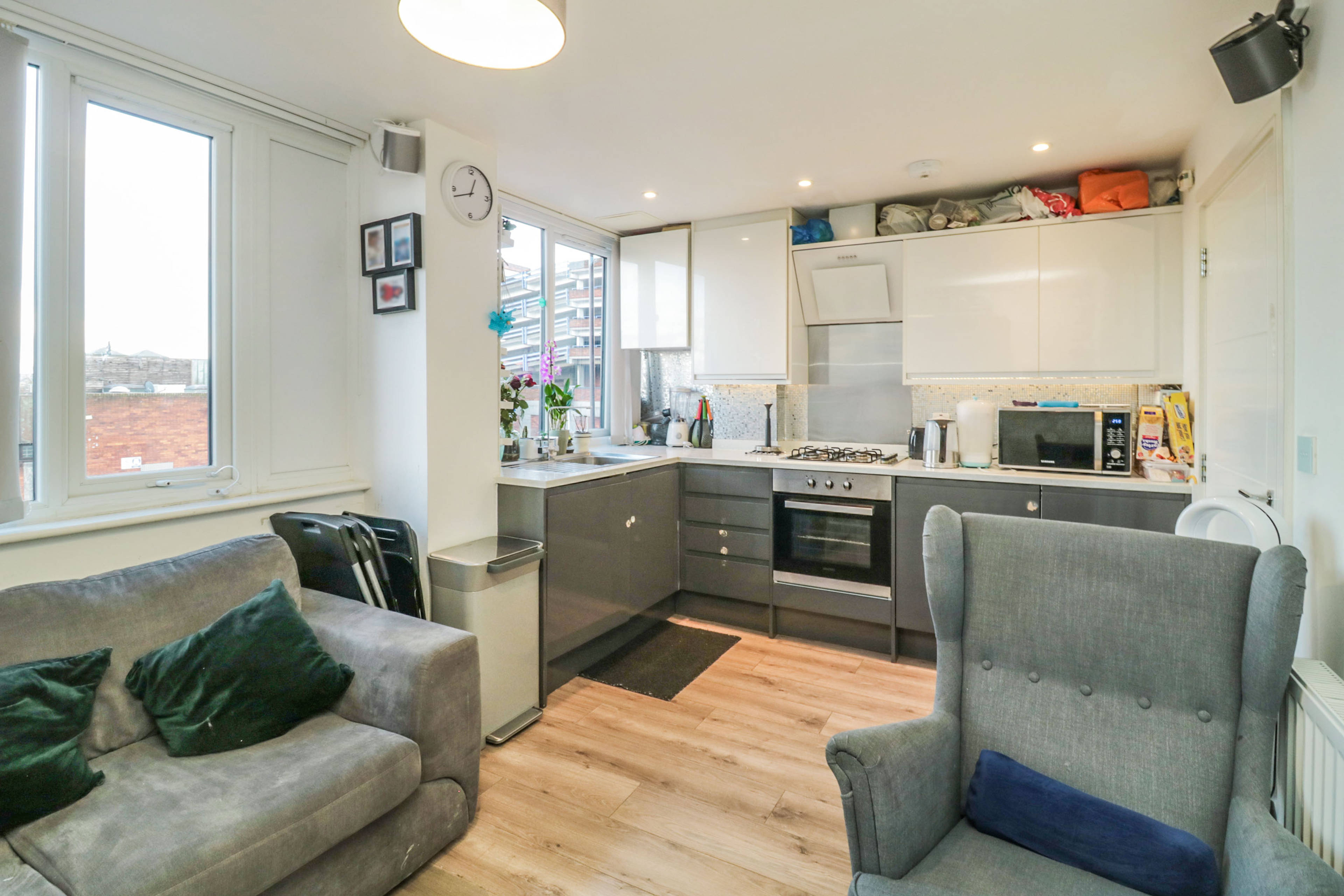 Lounge / Kitchen