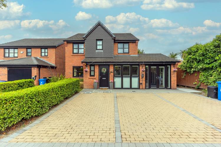 4 bedroom detached house