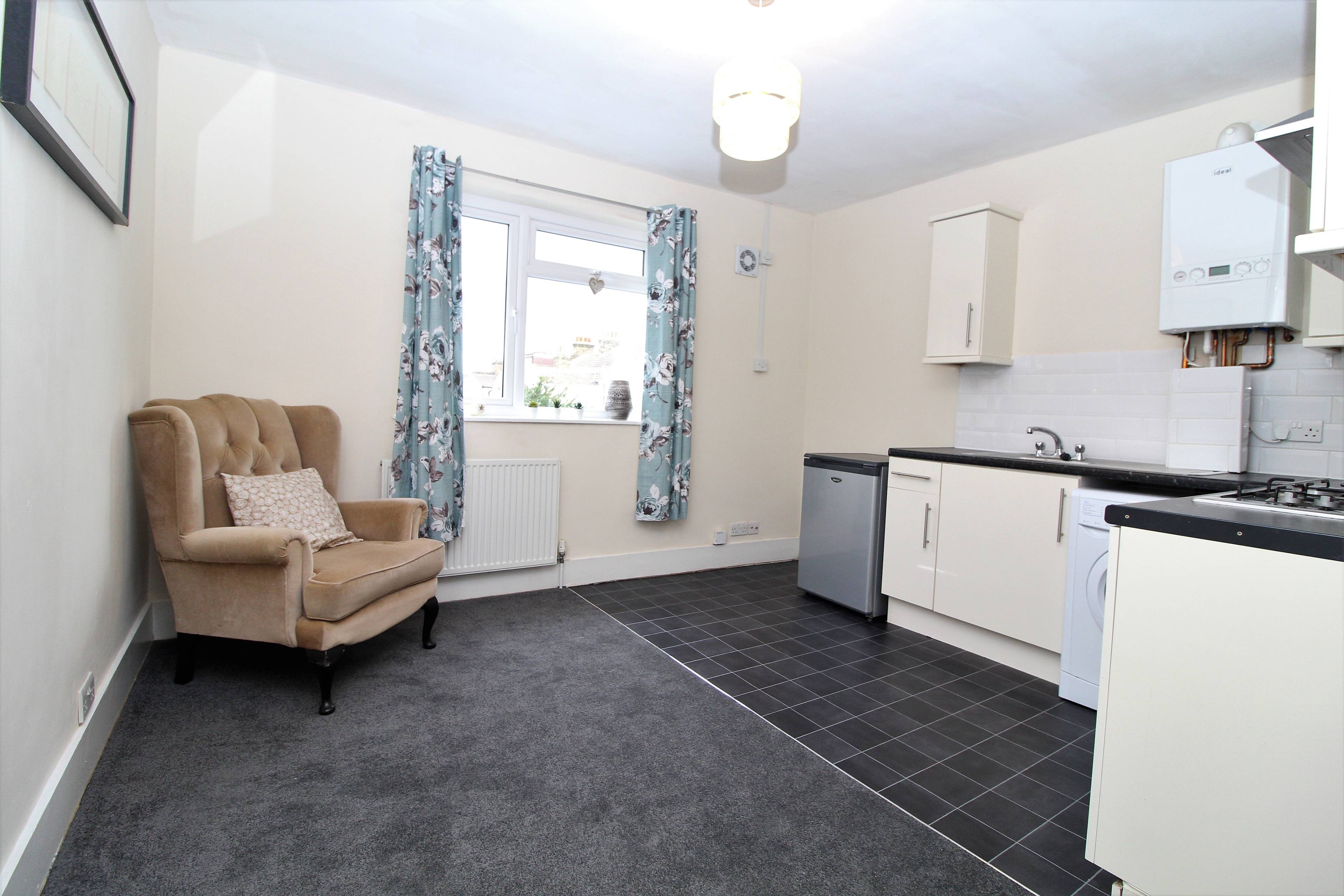 Lounge / Kitchen