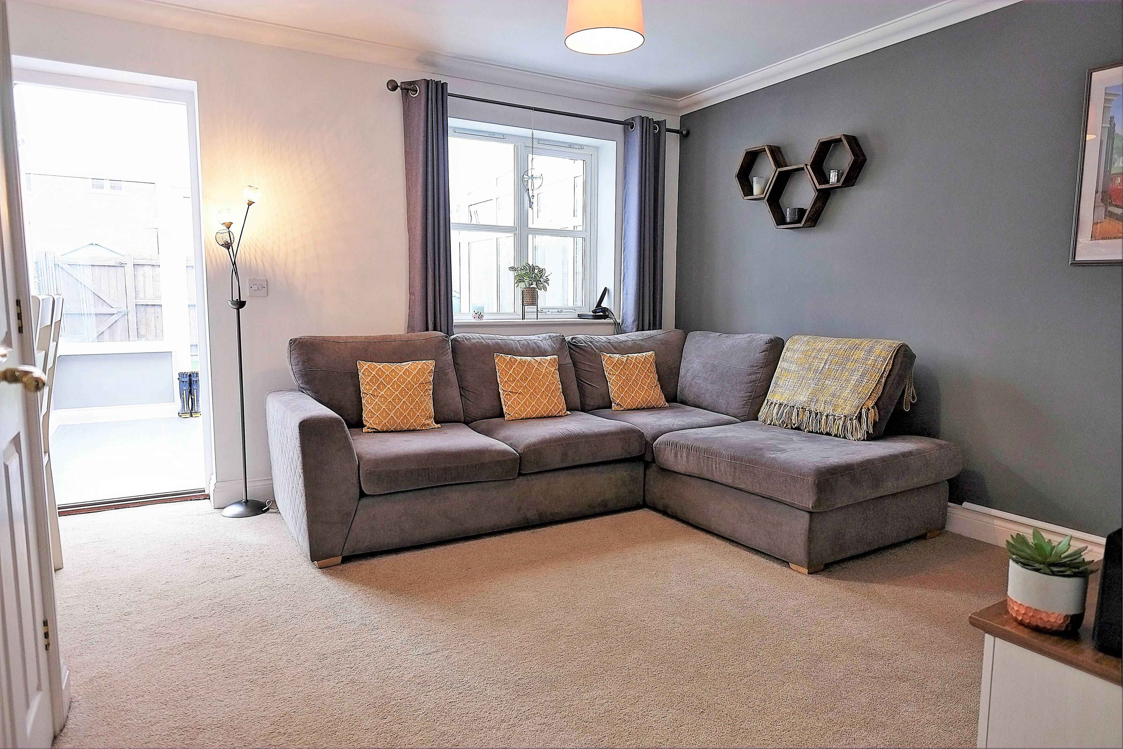 Lounge/Dining Room