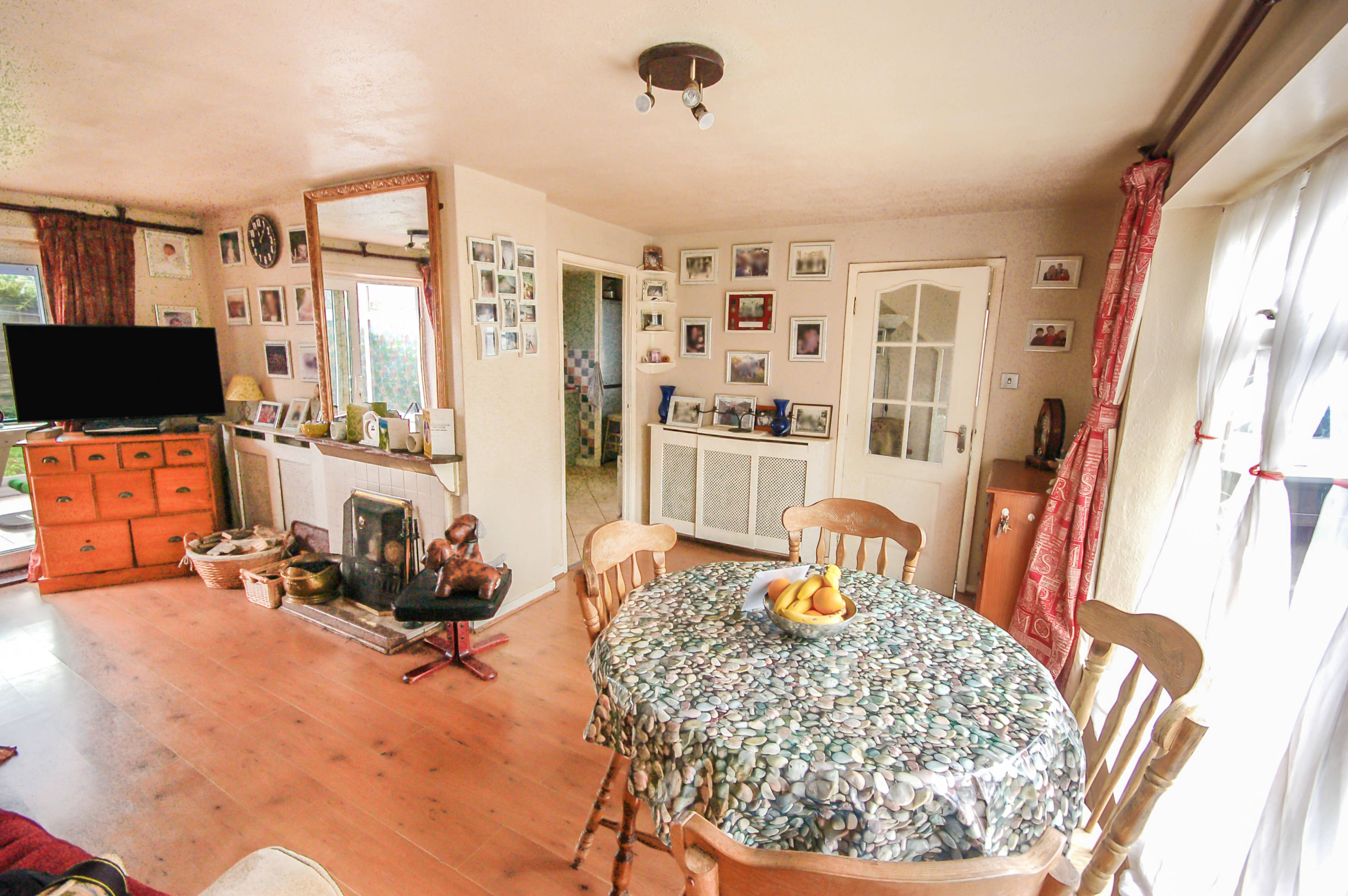 Lounge/Dining Room