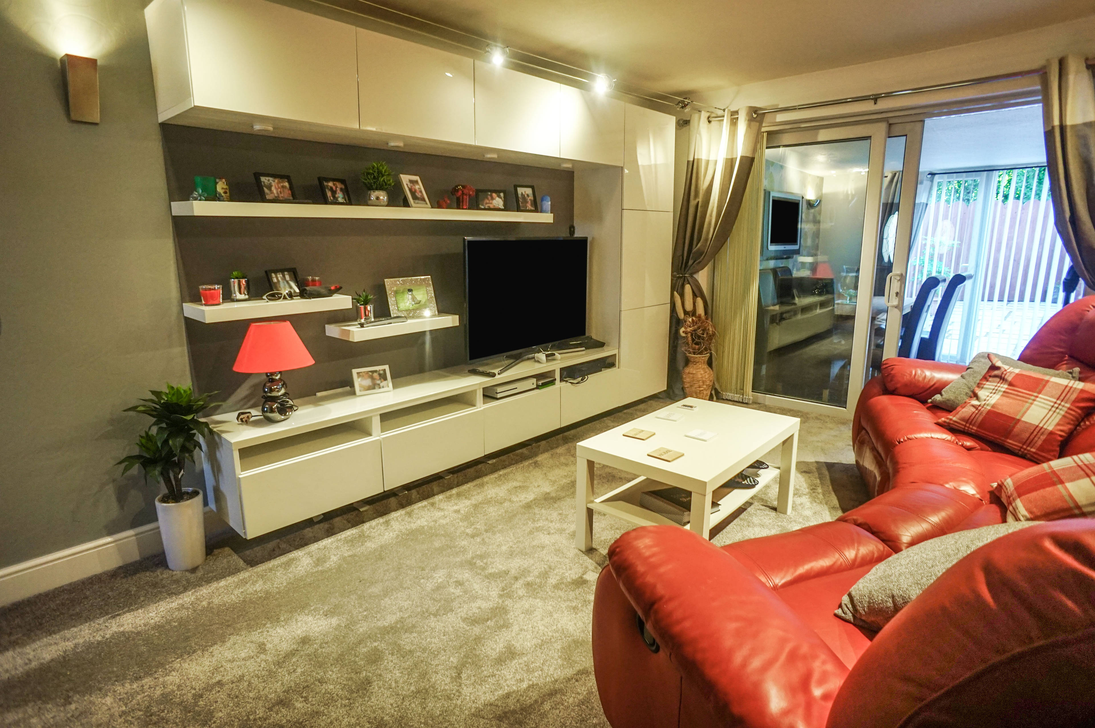 Lounge/Dining Room