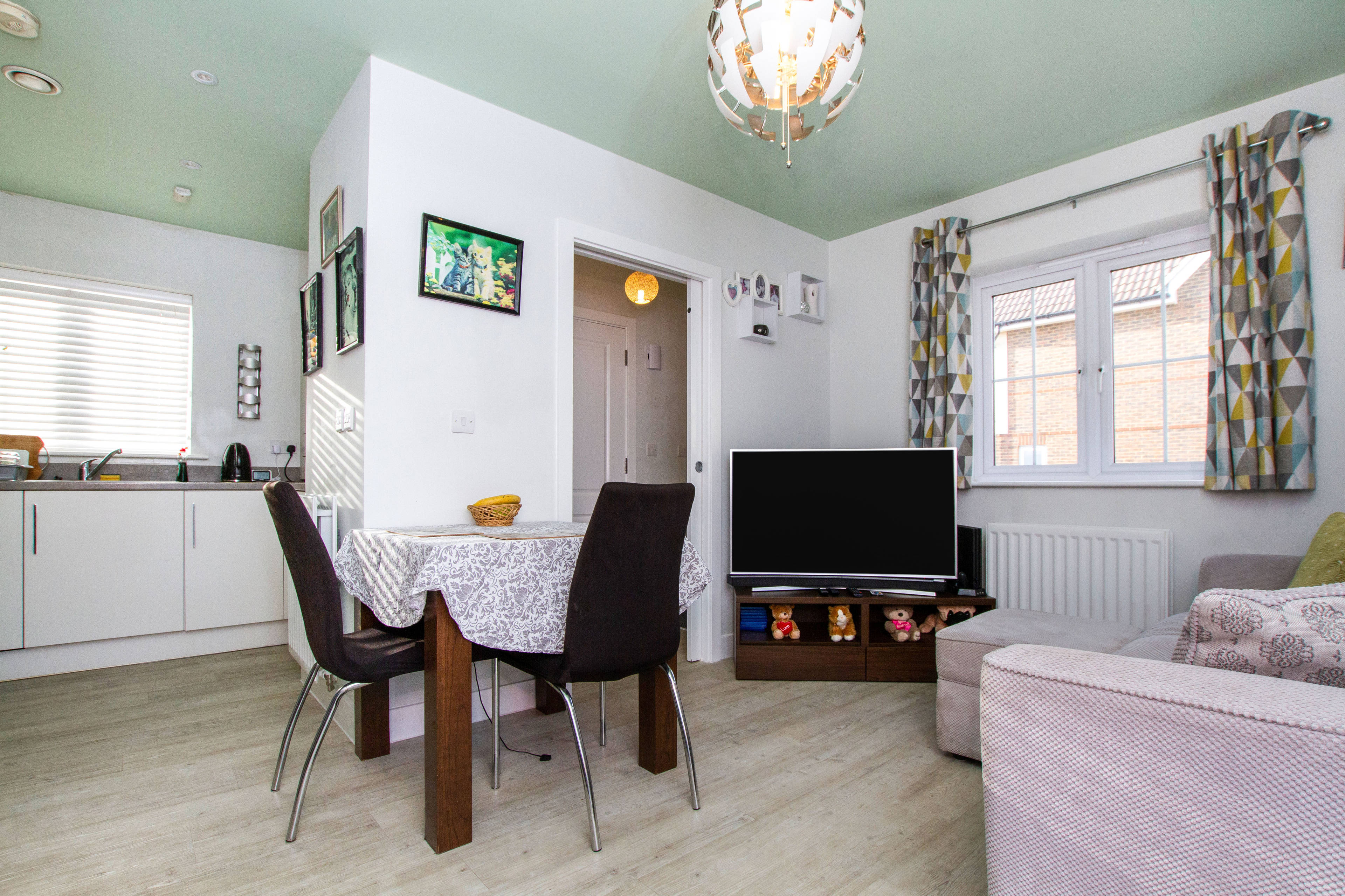 Lounge/Dining Room
