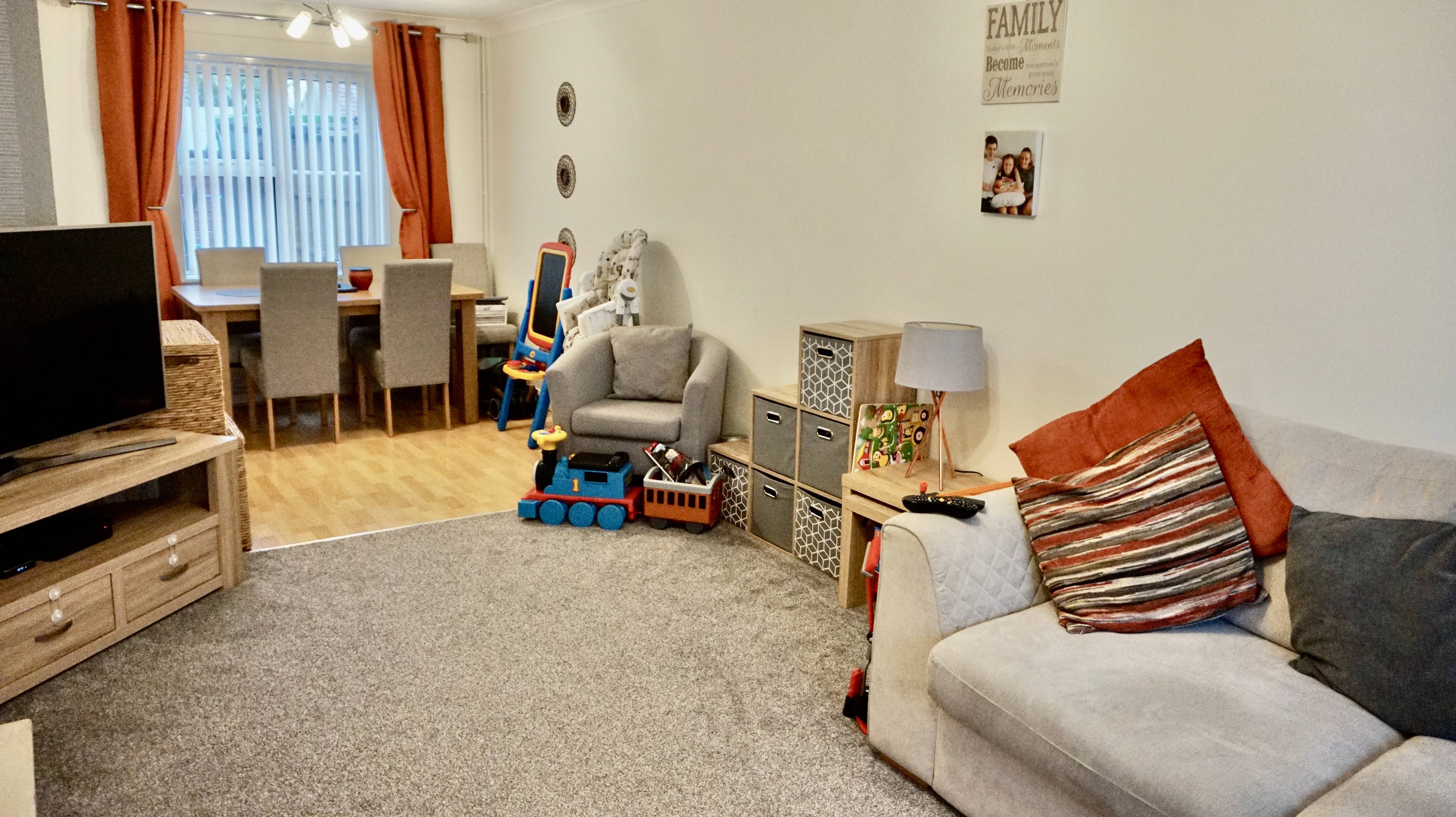 Lounge/Dining Room