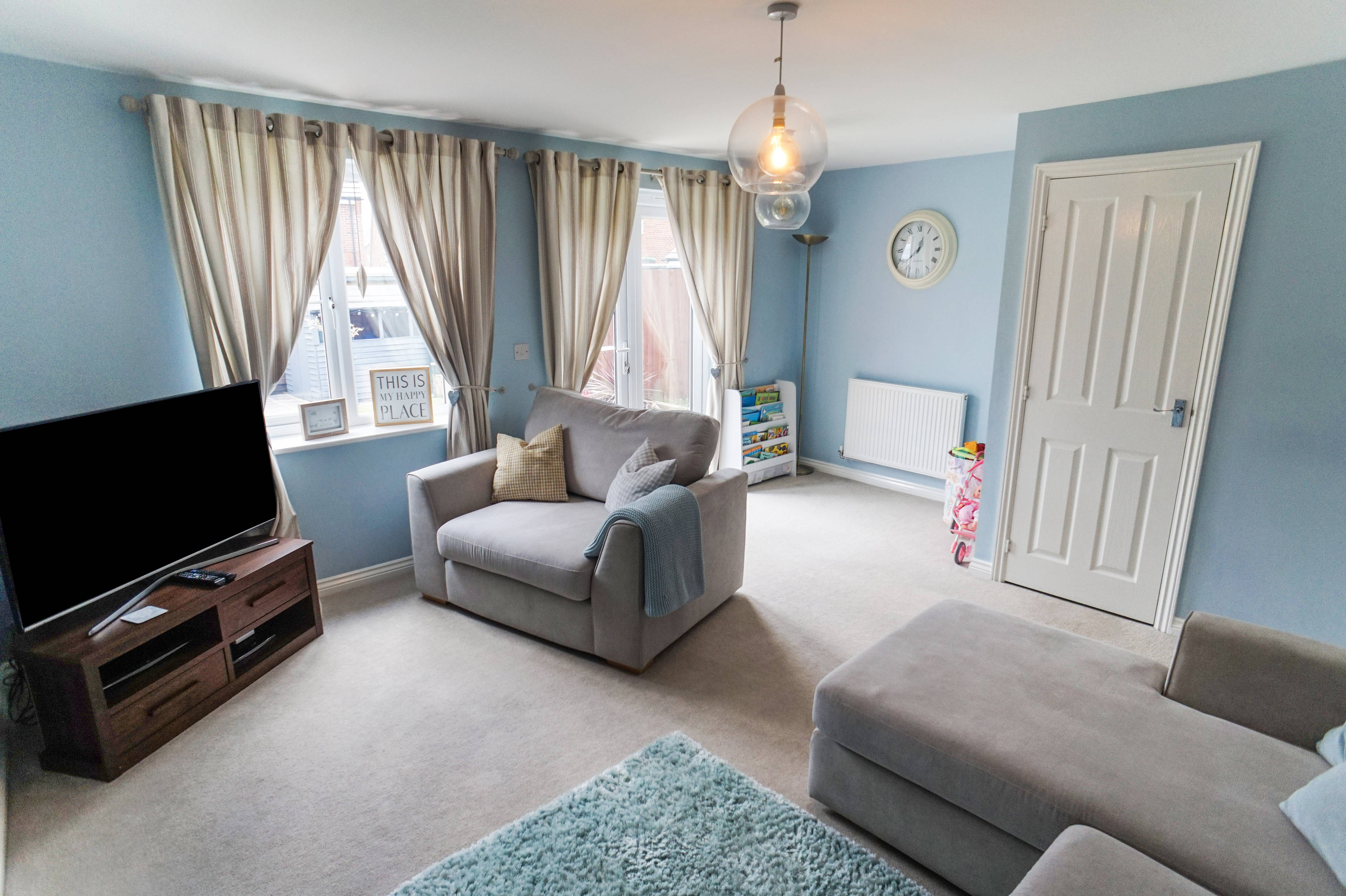Lounge/Dining Room