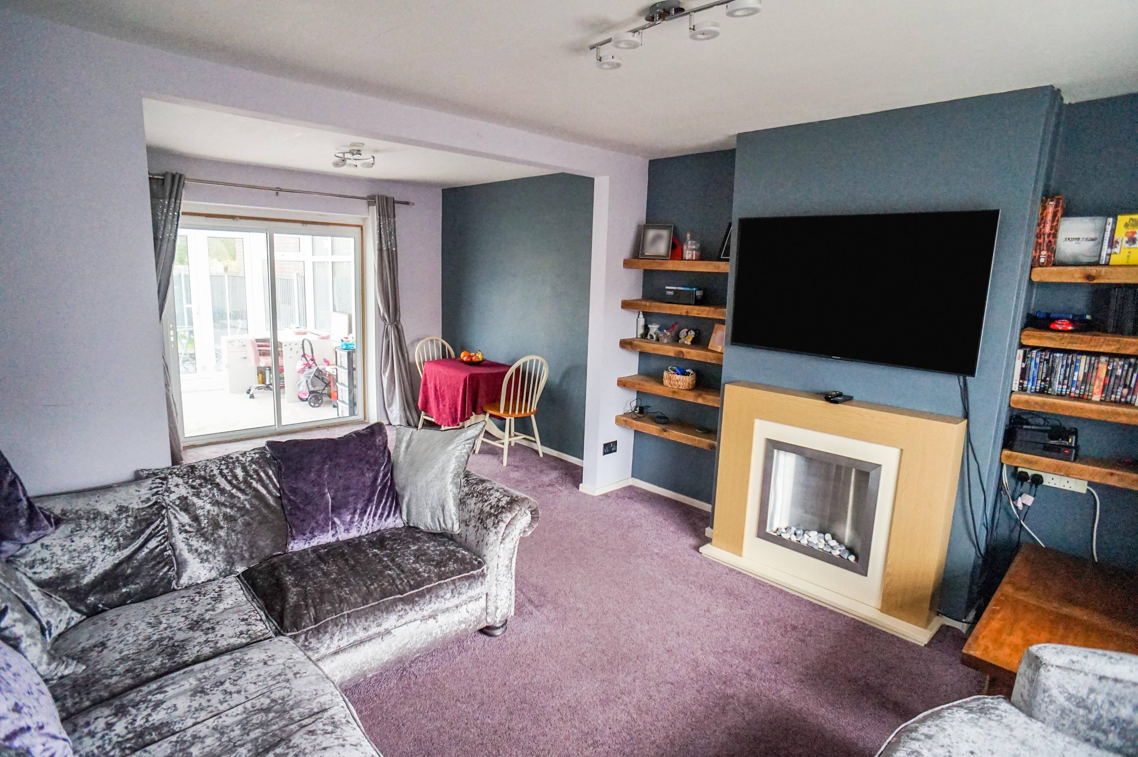 Lounge/Dining Room