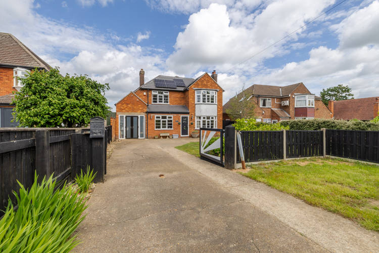 3 bedroom detached house
