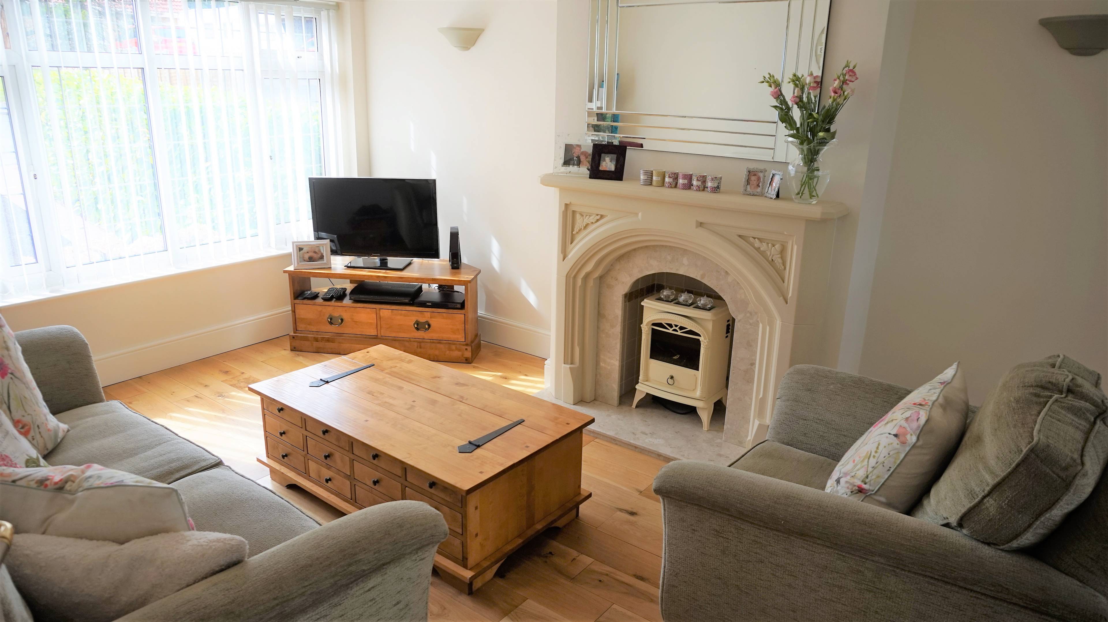 Lounge/Dining Room