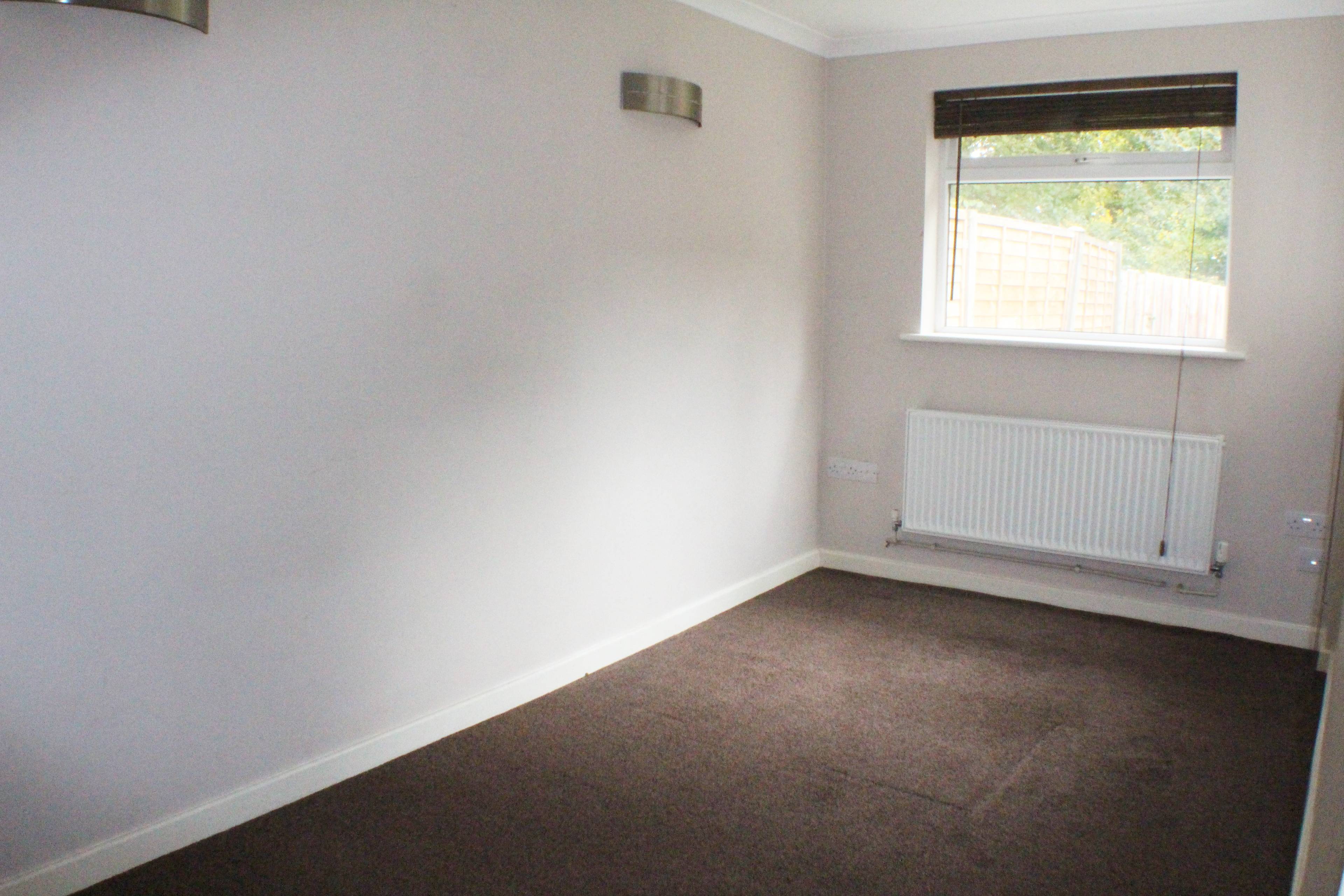 Bed 3 / Dining Room
