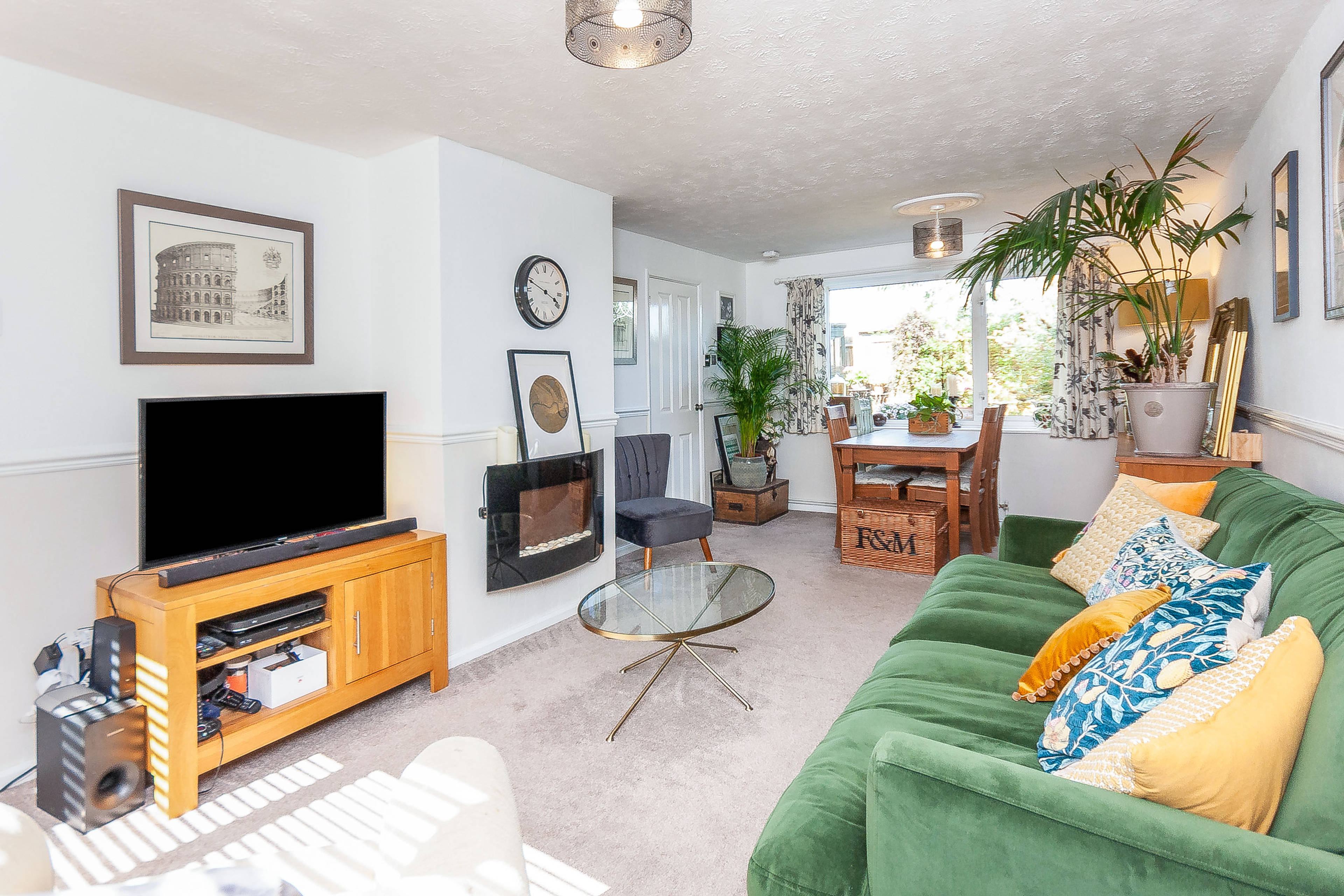 Lounge/Dining Room
