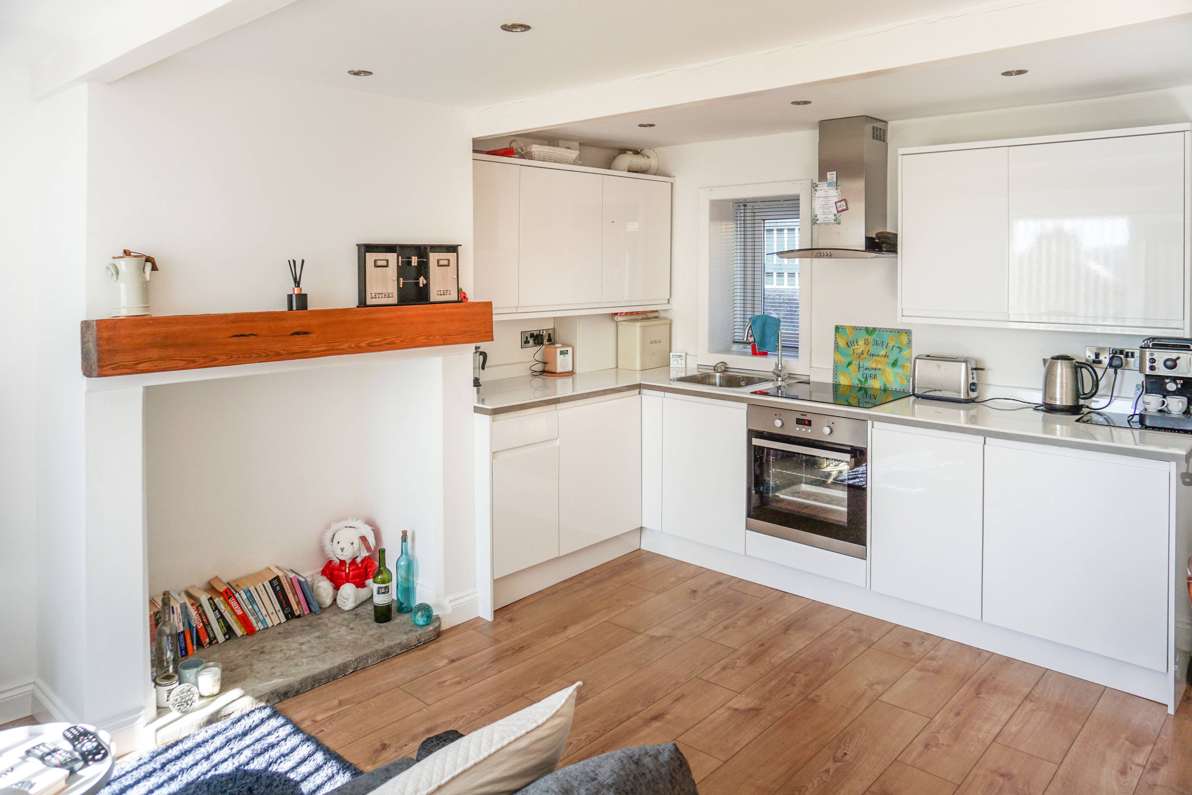 Lounge / Kitchen