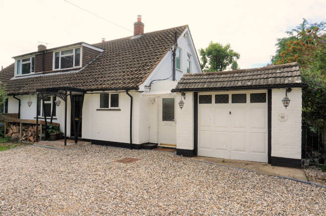 3 bedroom chalet for sale in Kempshott Lane, Basingstoke, RG22 5LT