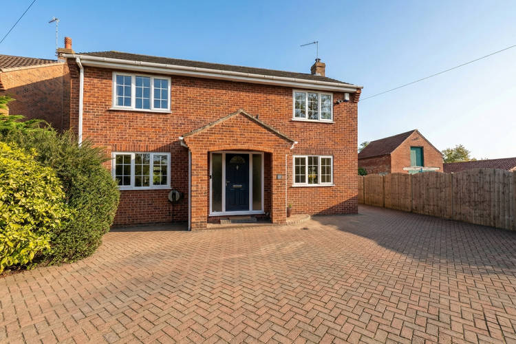 4 bedroom detached house