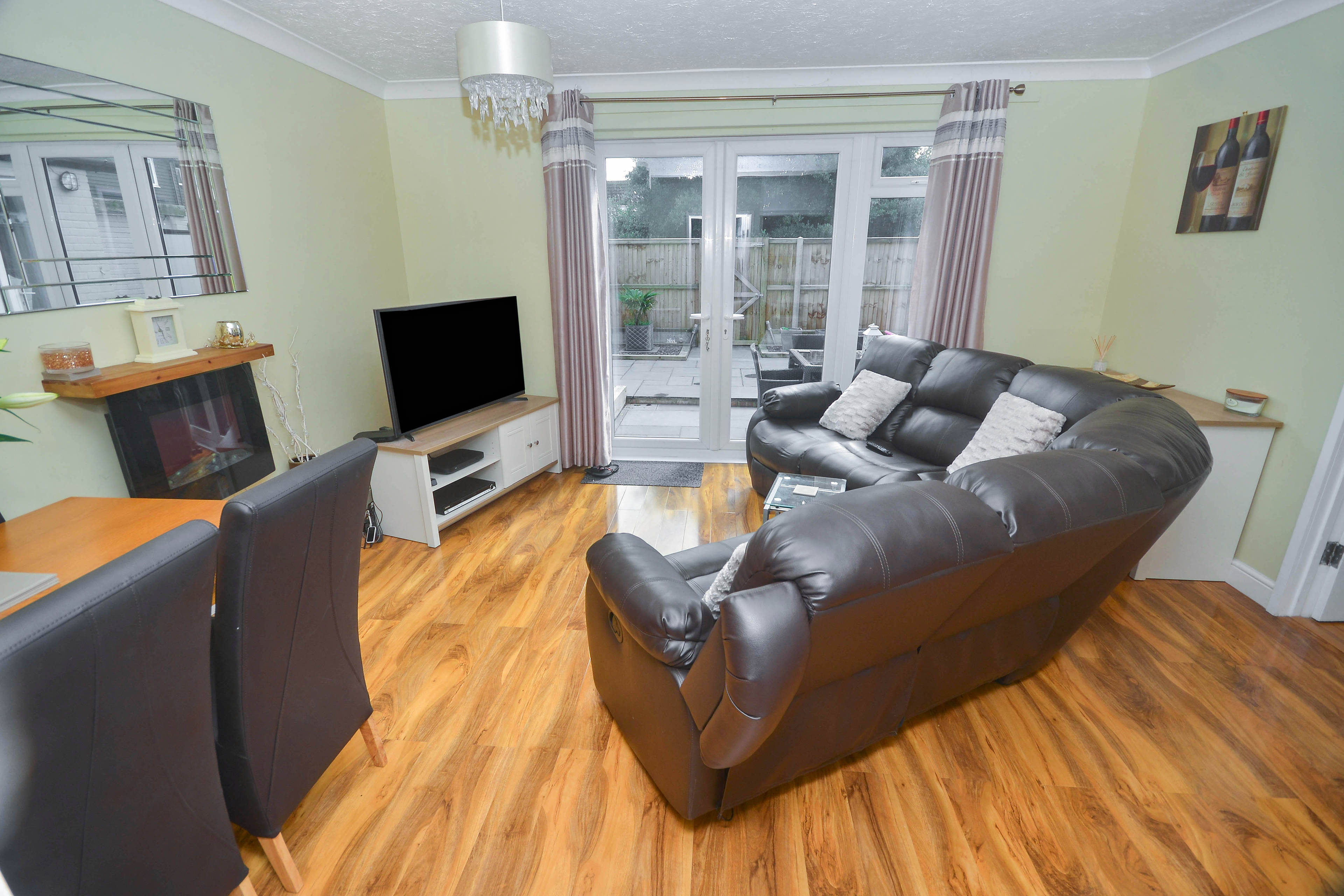 Lounge/Dining Room