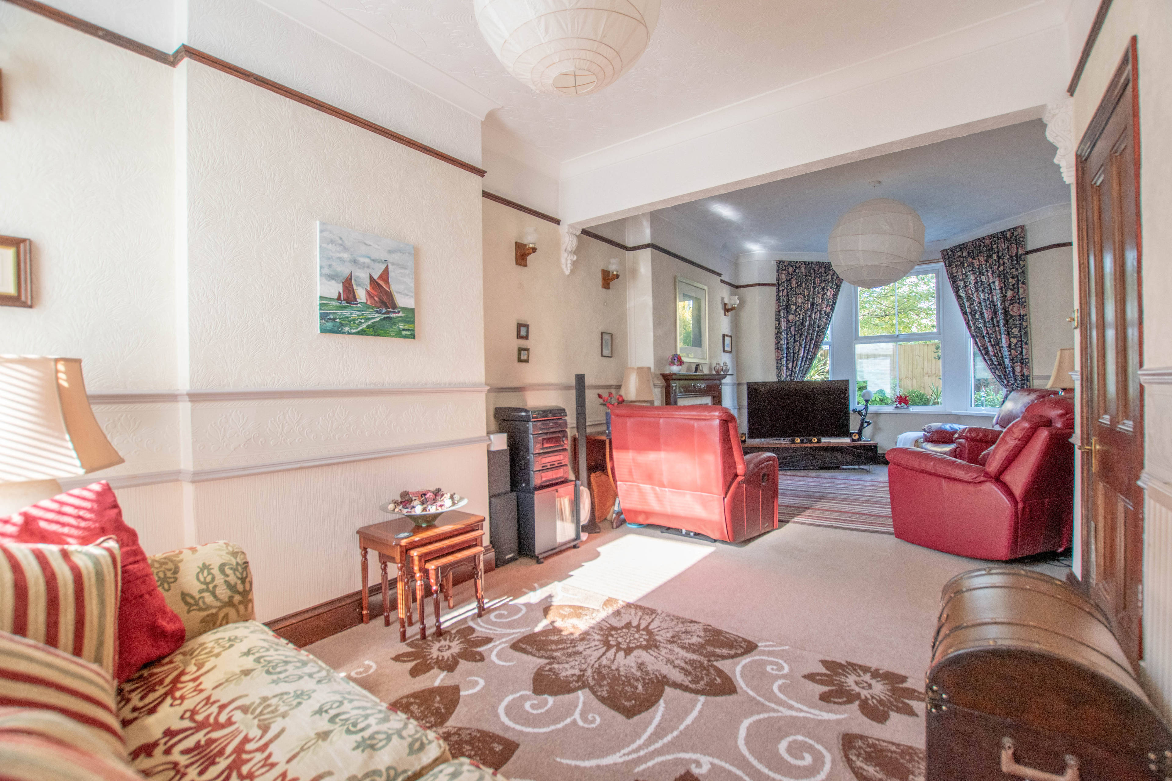Lounge/Dining Room