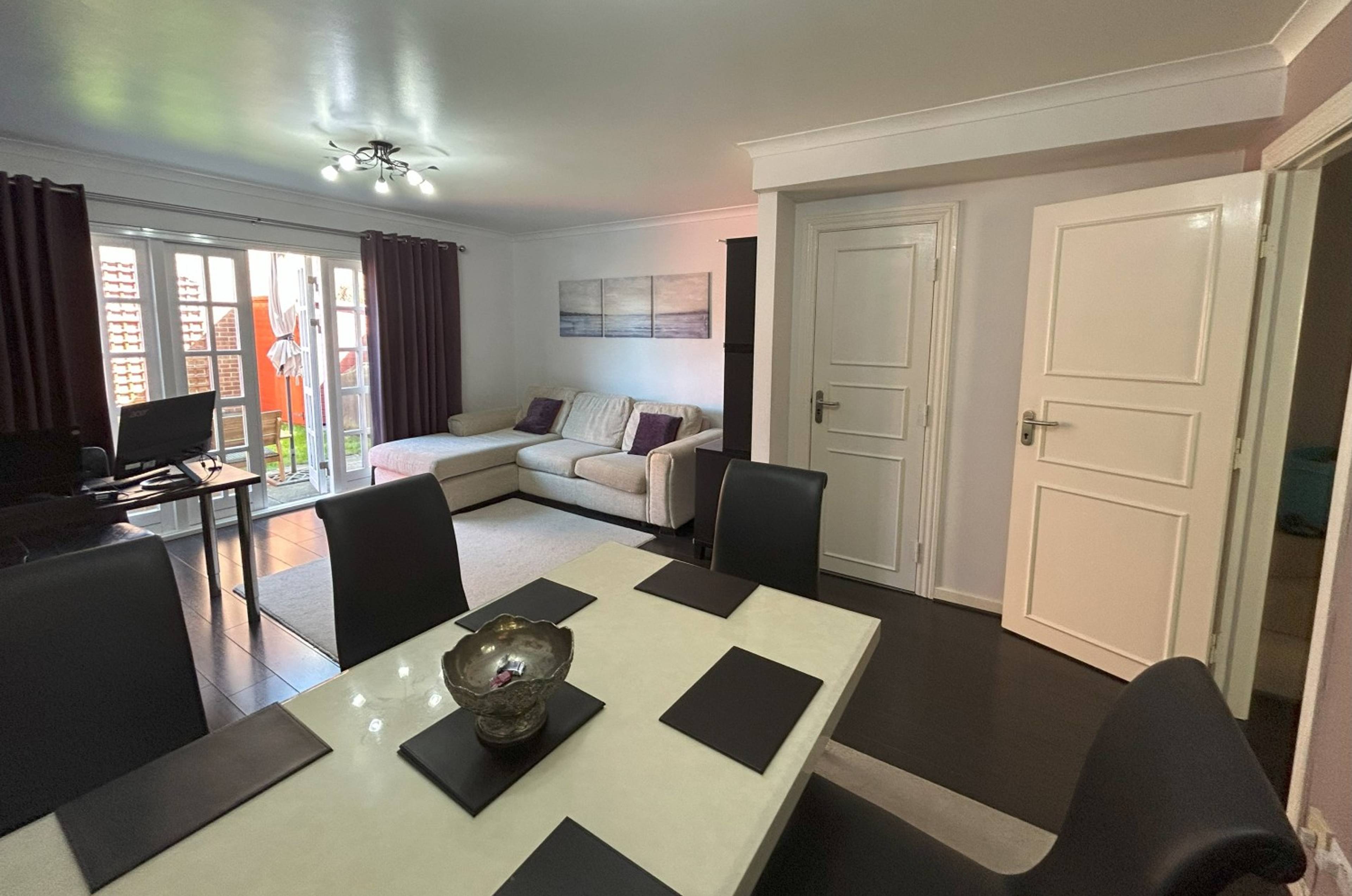 Lounge/Dining Room
