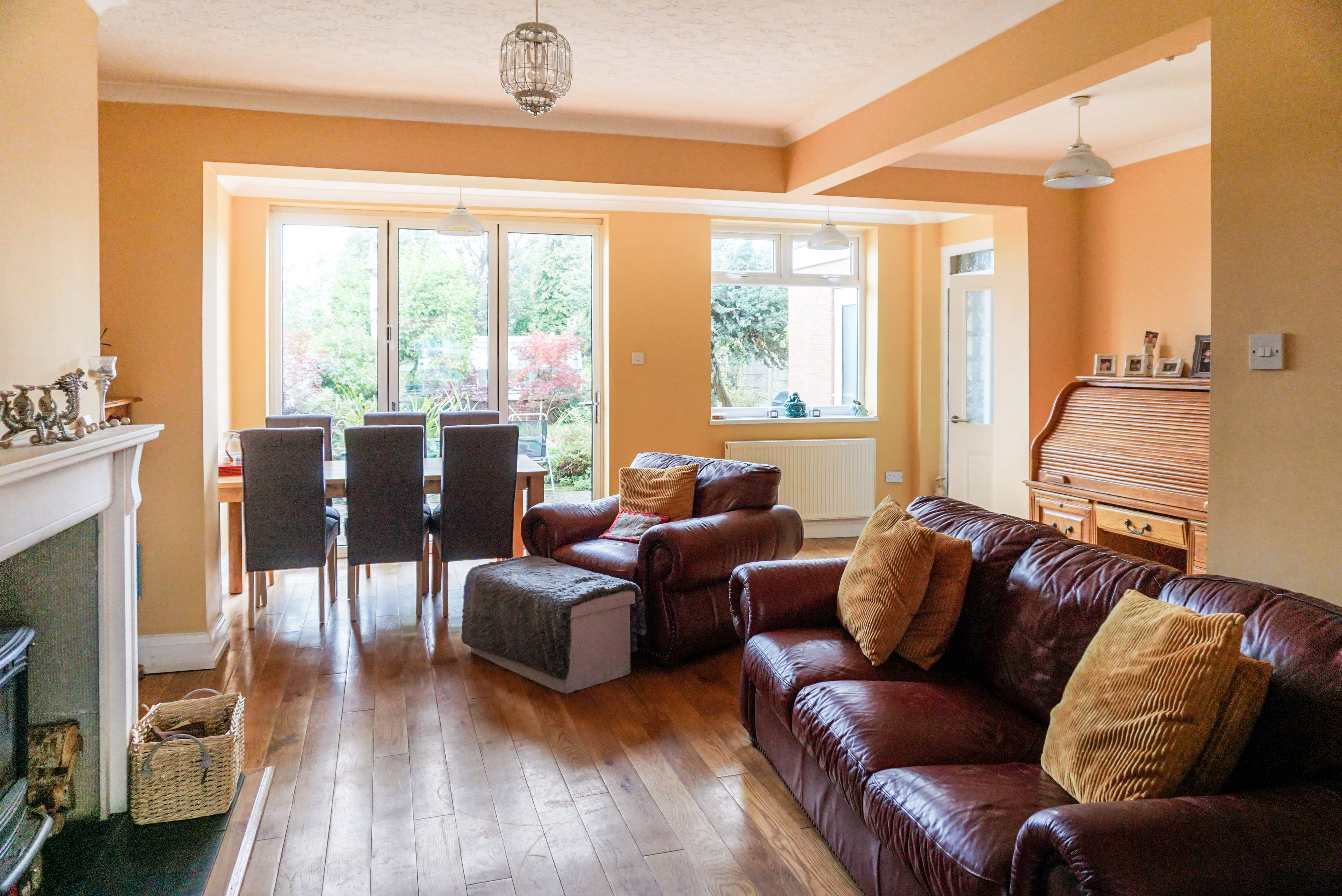 Lounge/Dining Room