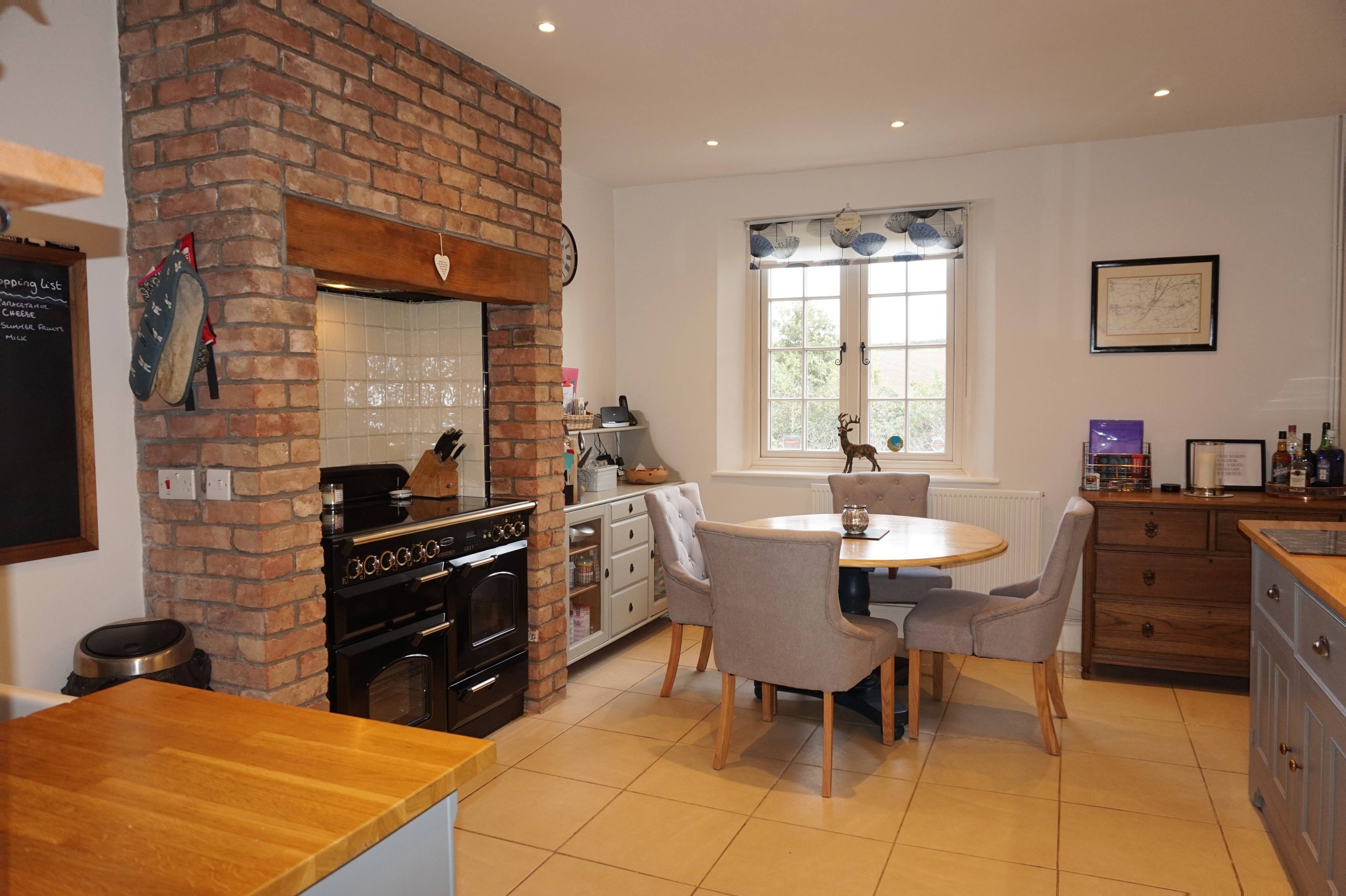 Kitchen/Breakfast