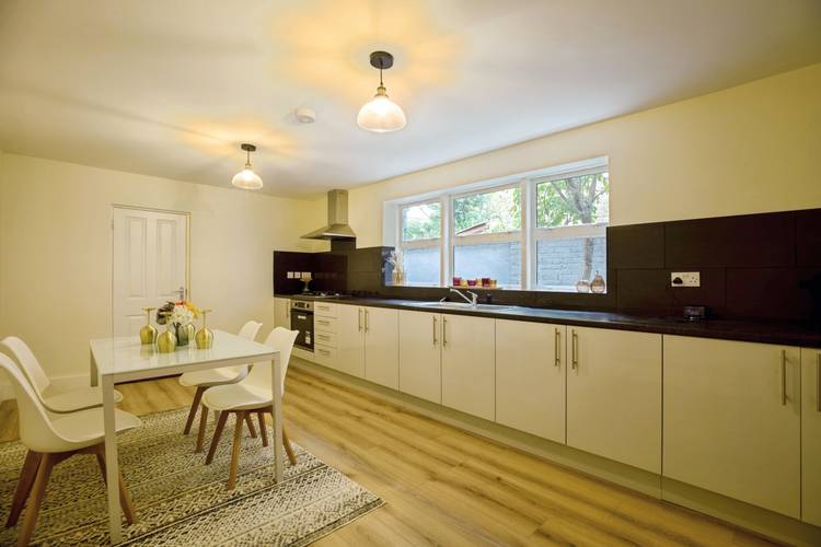 5 bedroom semi-detached house