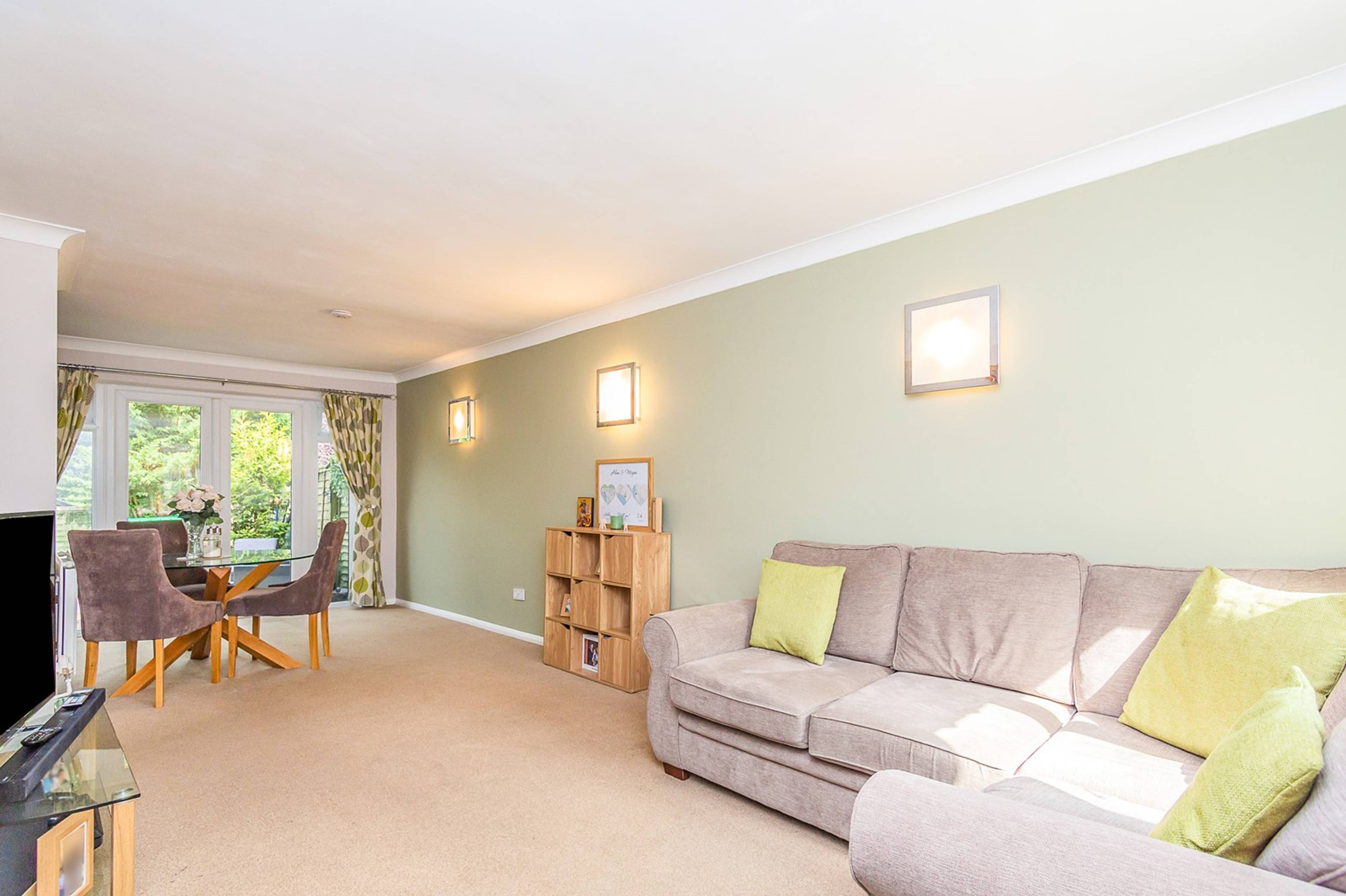 Lounge/Dining Room