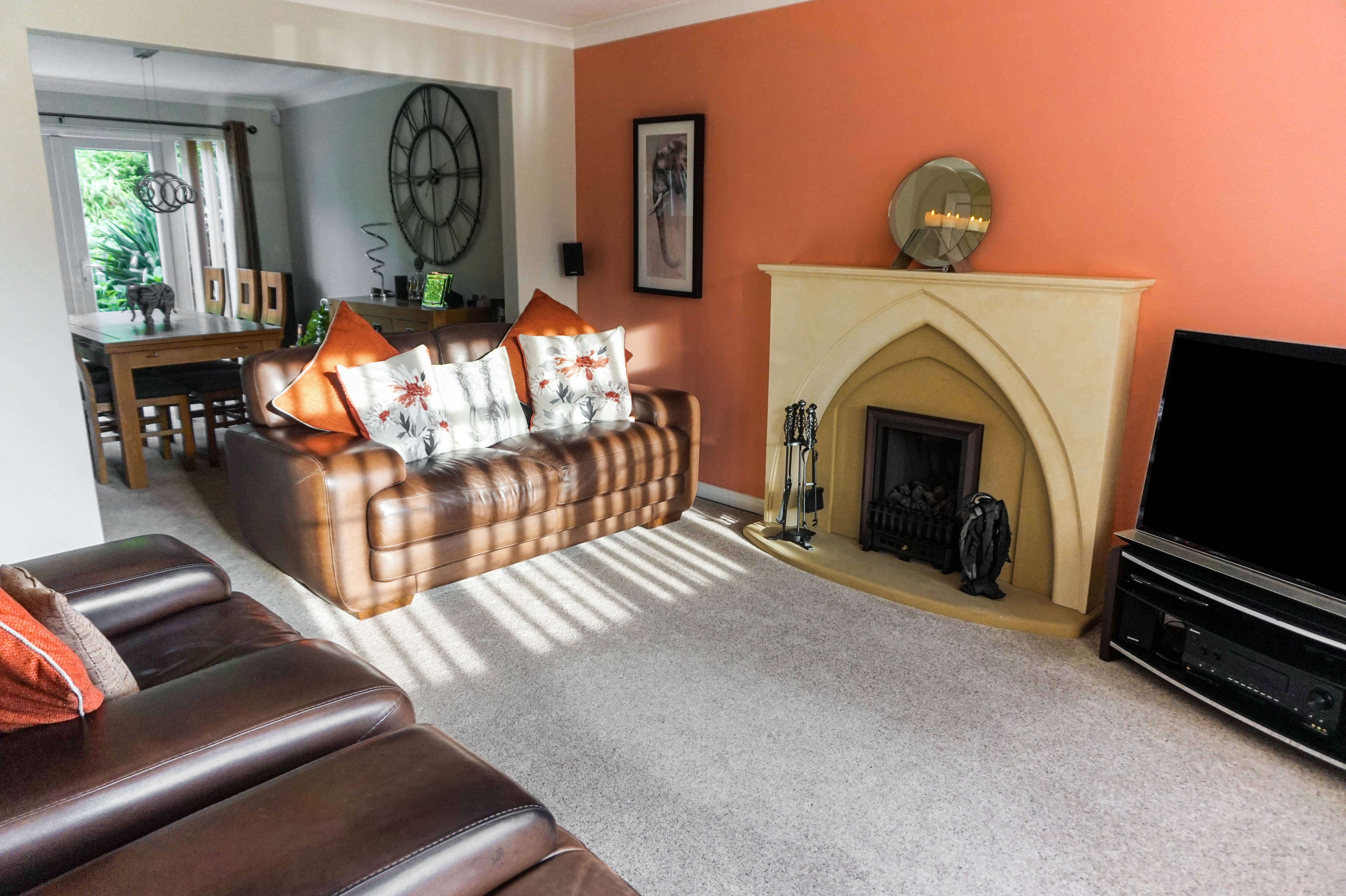 Lounge/Dining Room