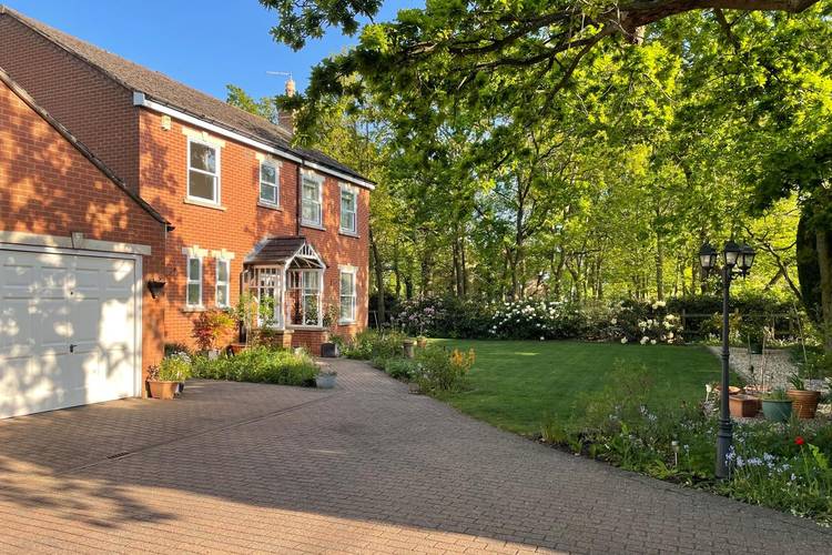 4 bedroom detached house