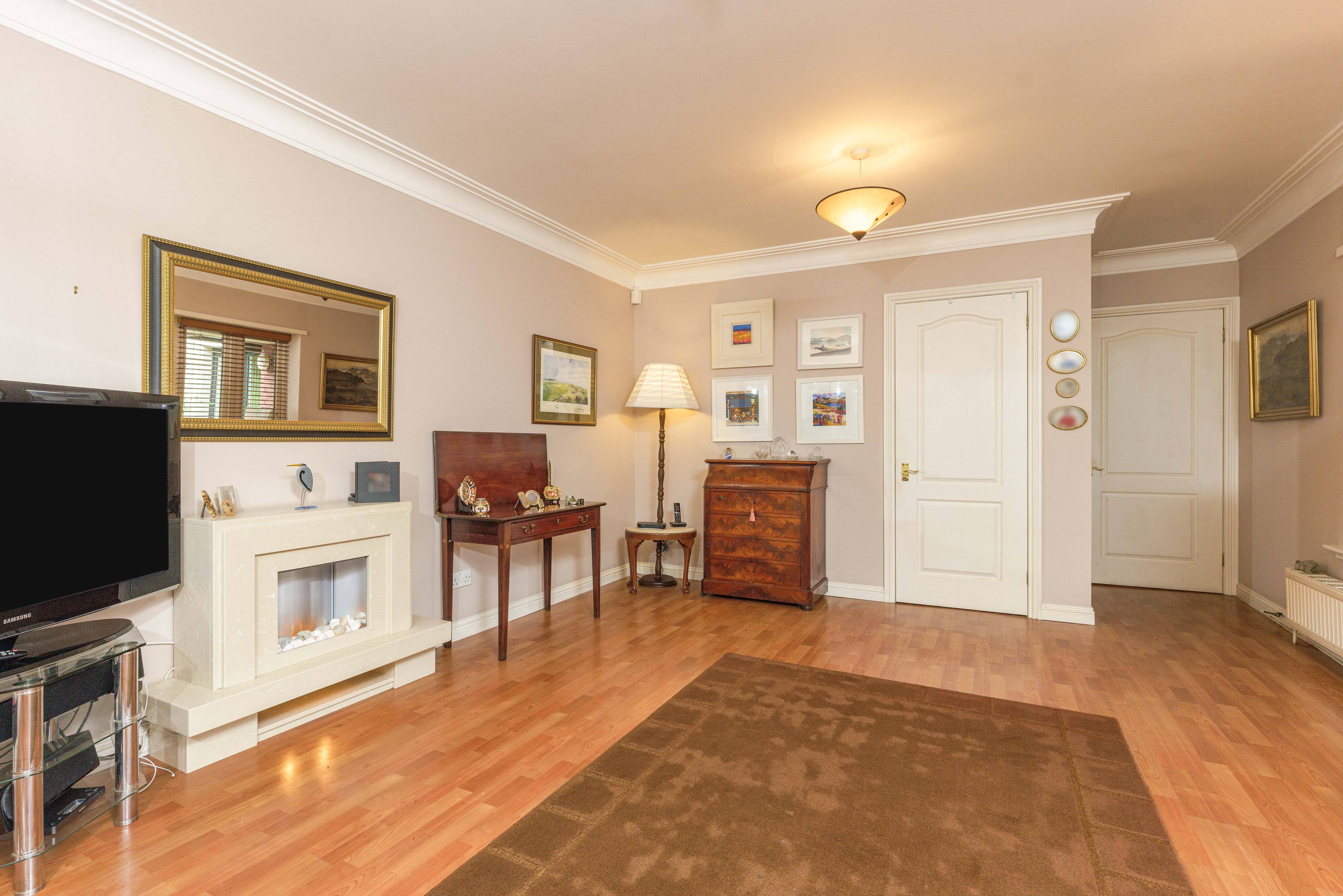 Lounge/Dining Room