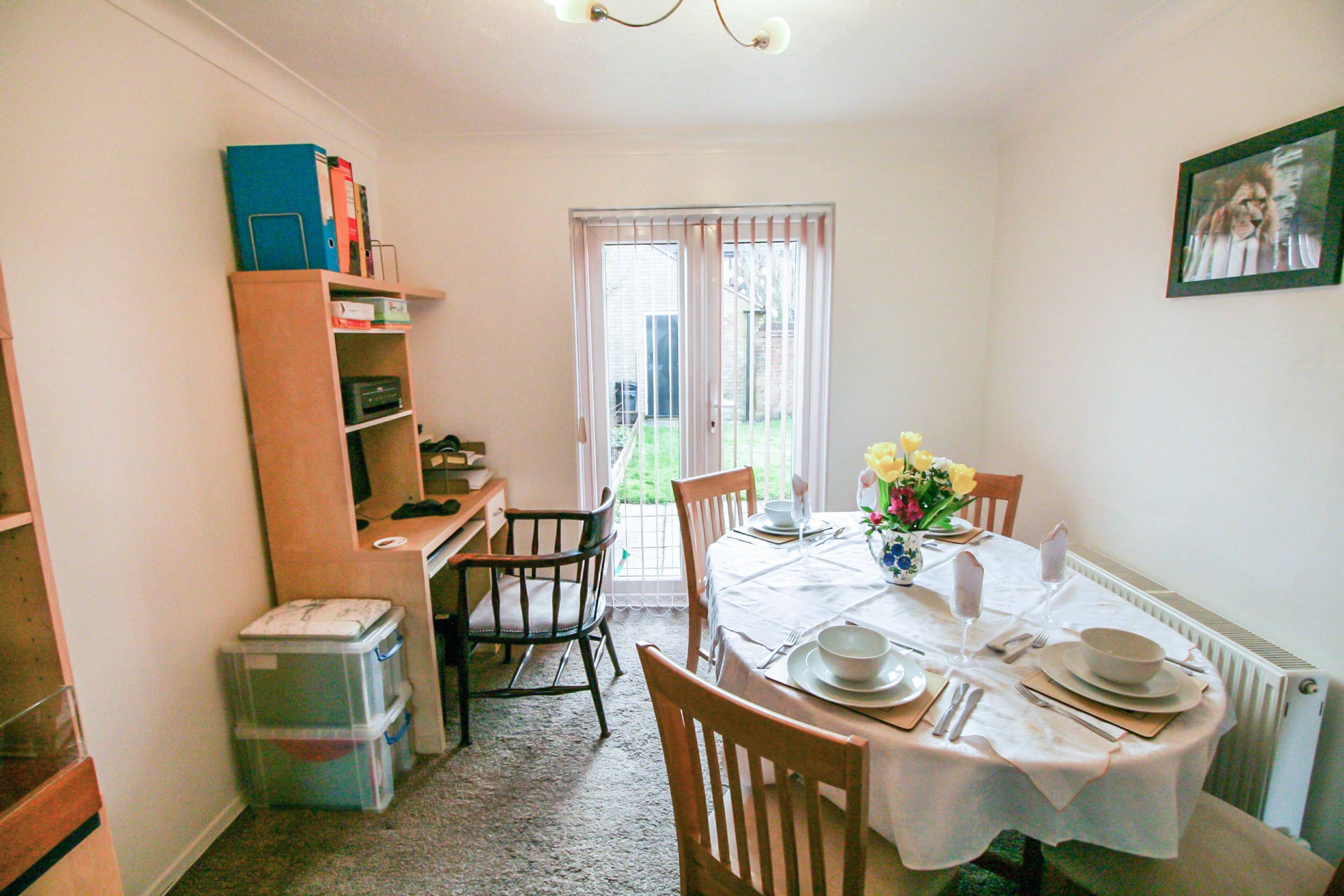 Lounge/Dining Room