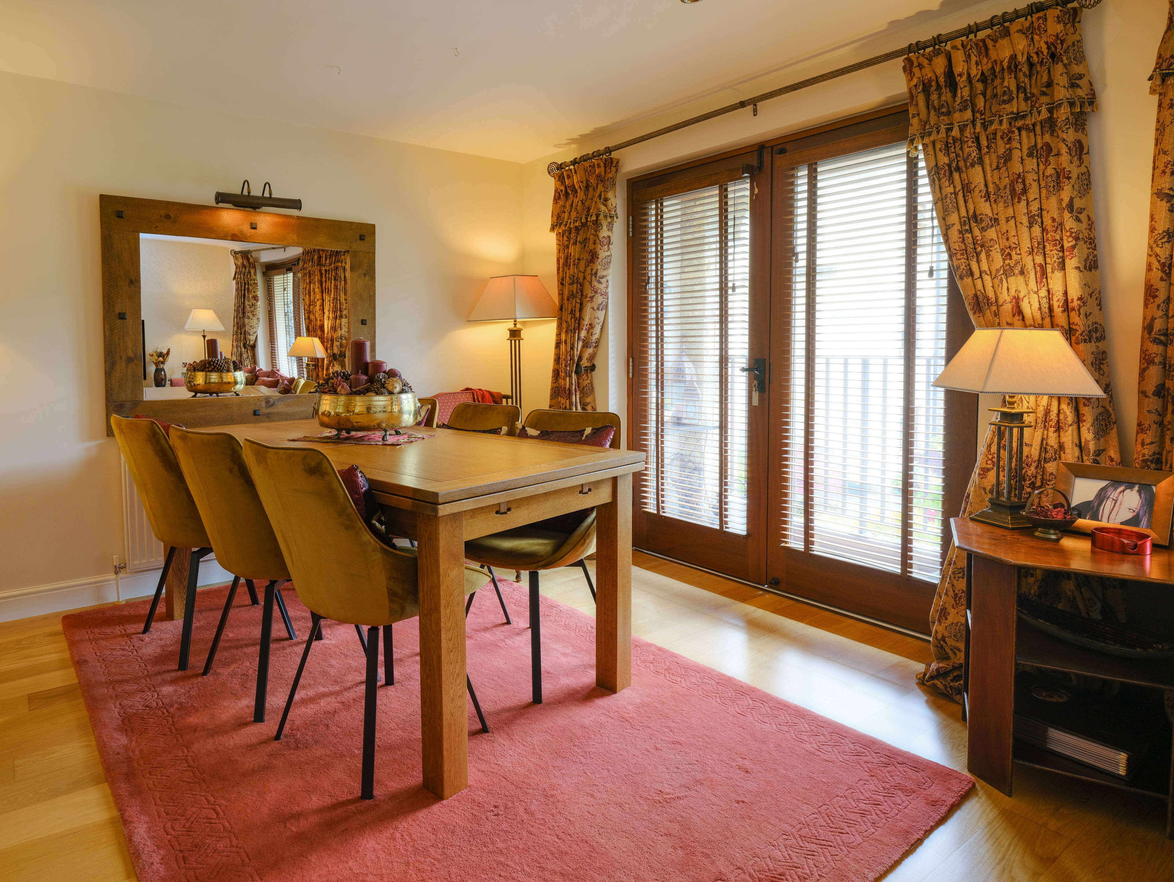 Lounge/Dining Room