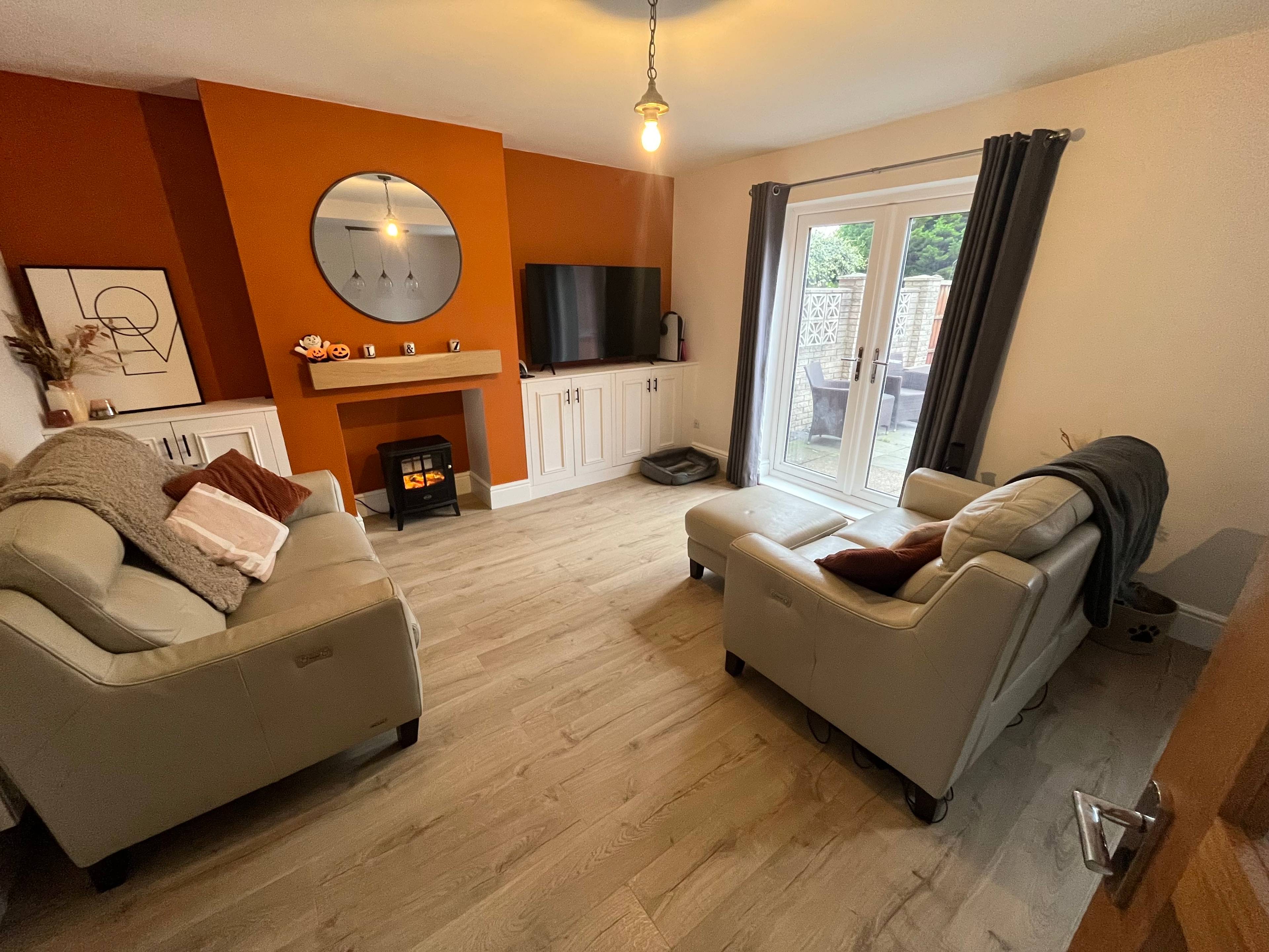 Lounge/Dining Room