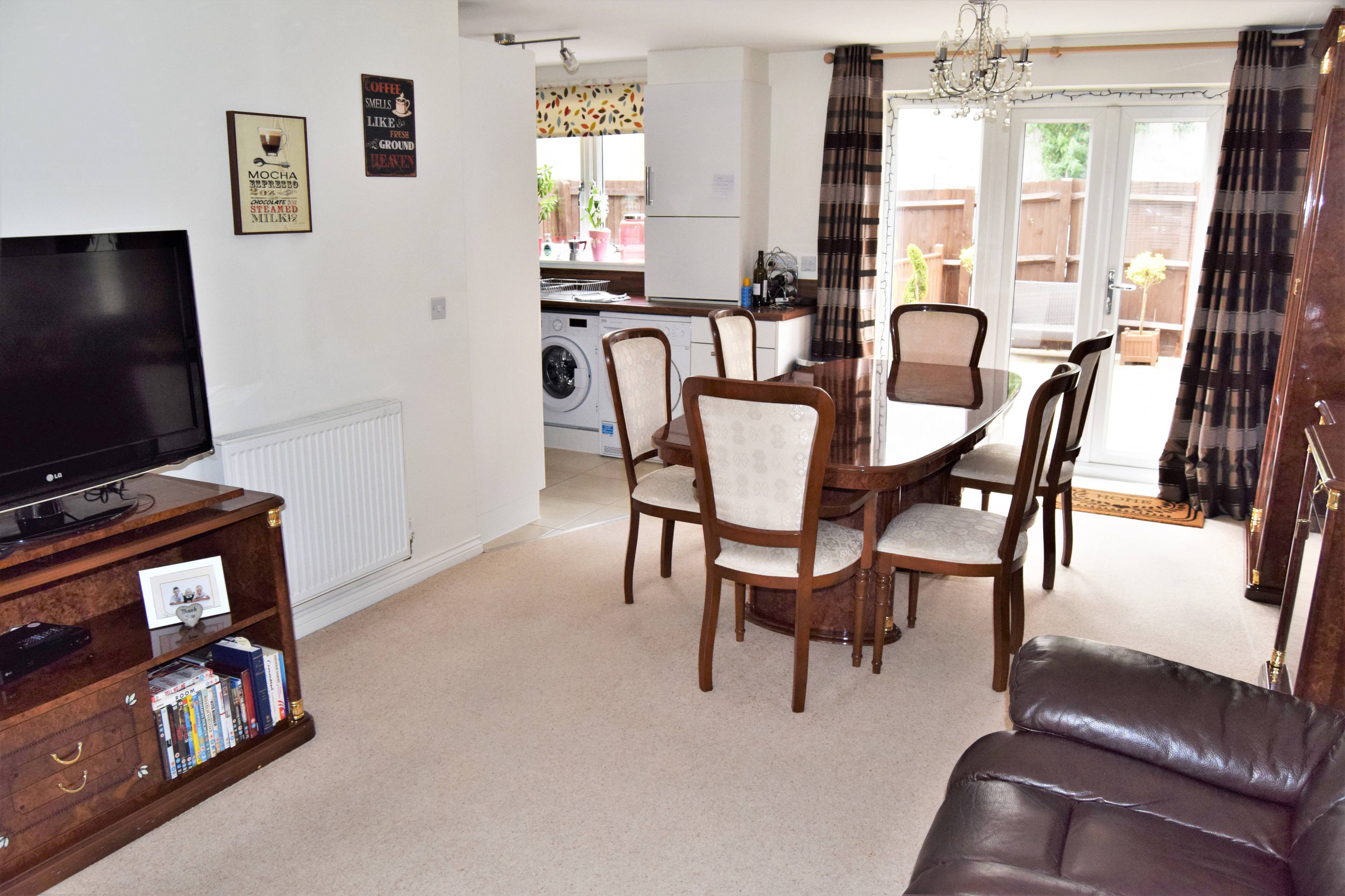 Lounge/Dining Room