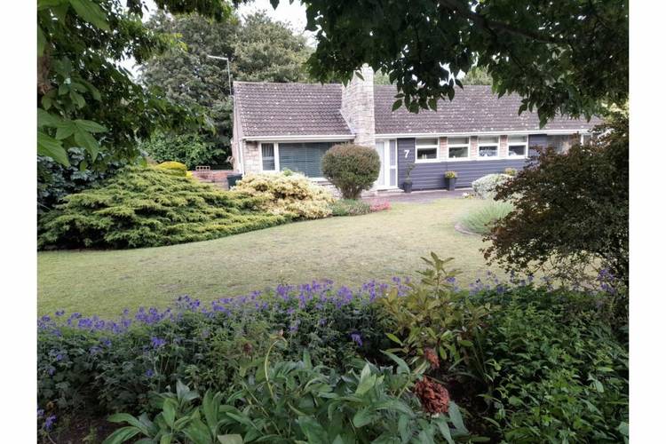 4 bedroom detached bungalow