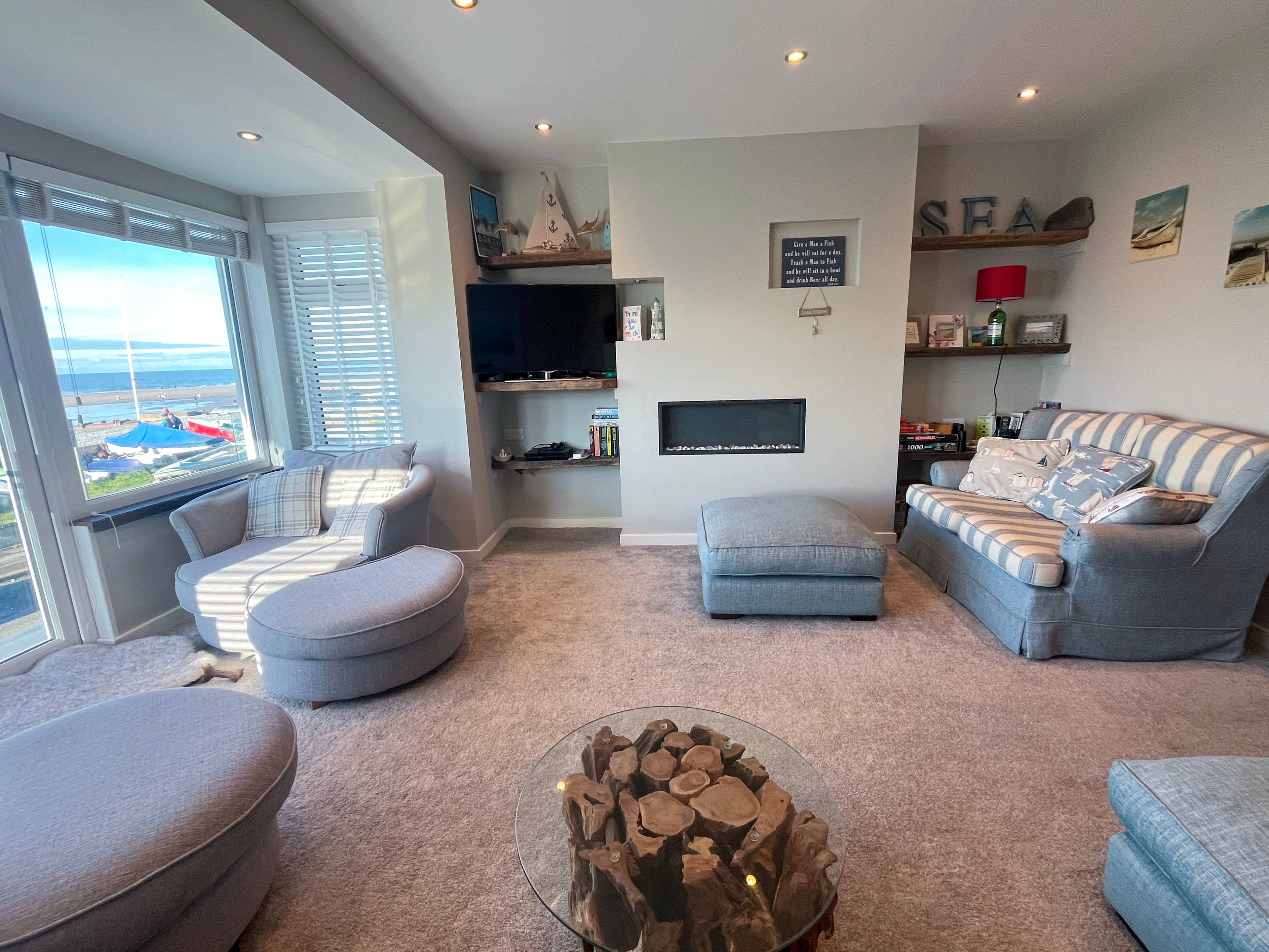 Lounge/Family/Games