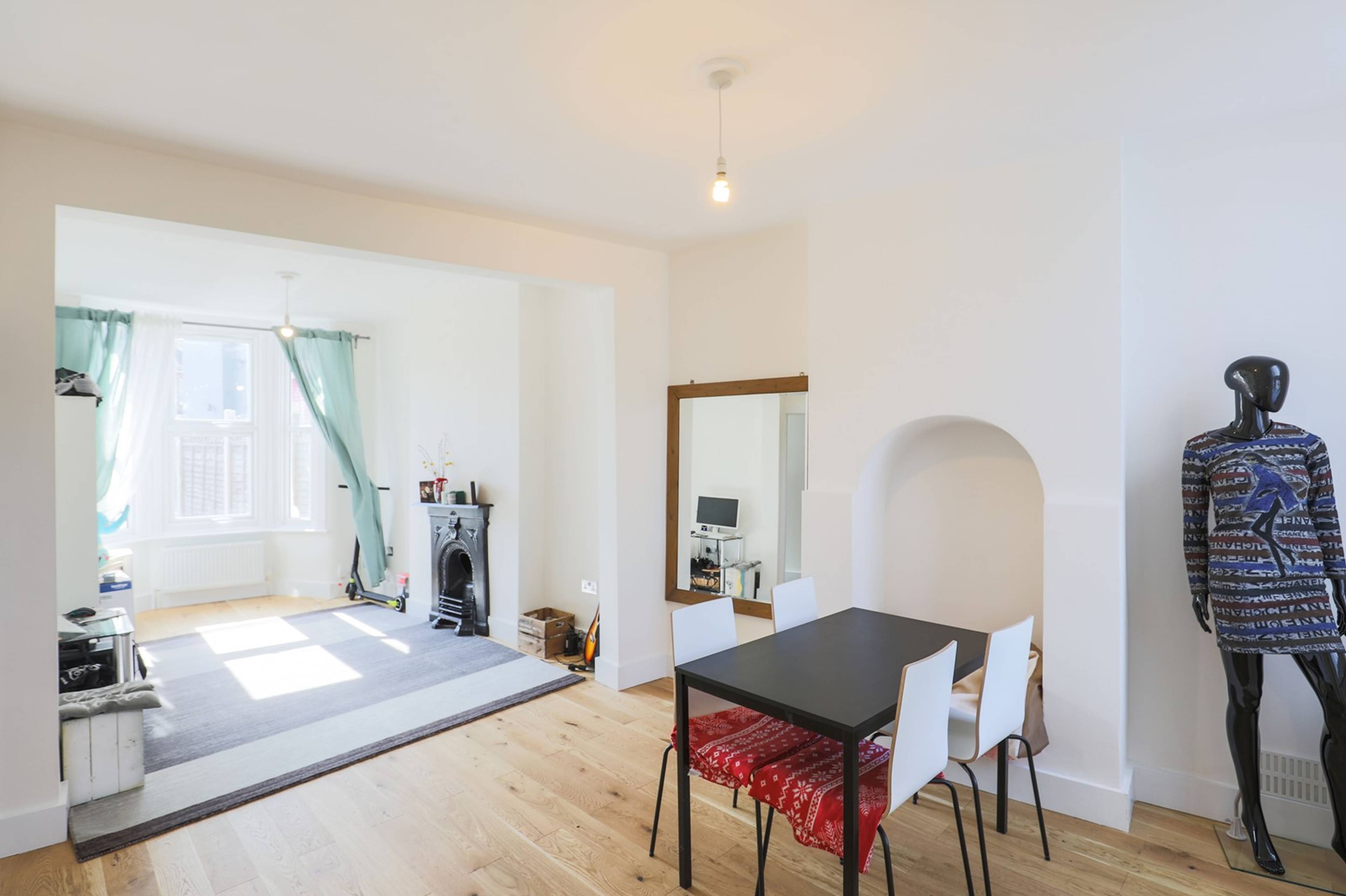 Lounge/Dining Room