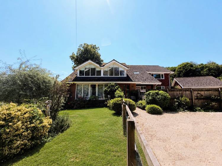 5 bedroom semi-detached house