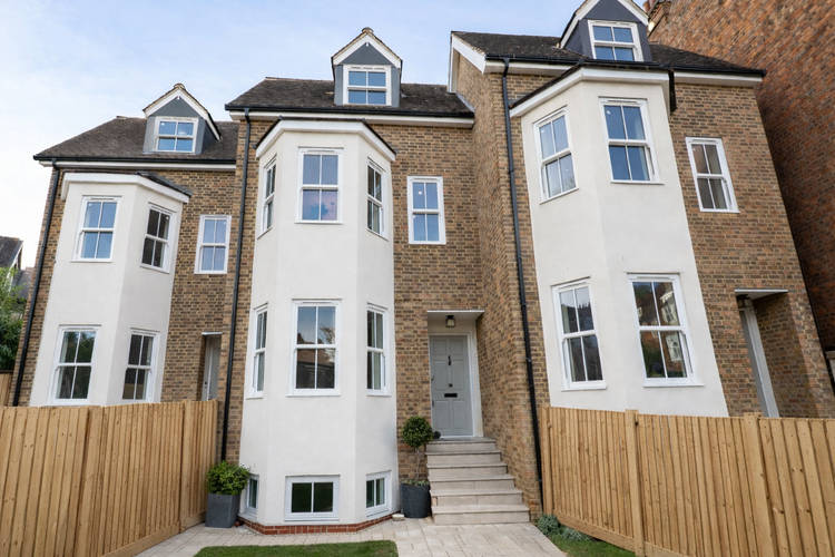 5 bedroom semi-detached house