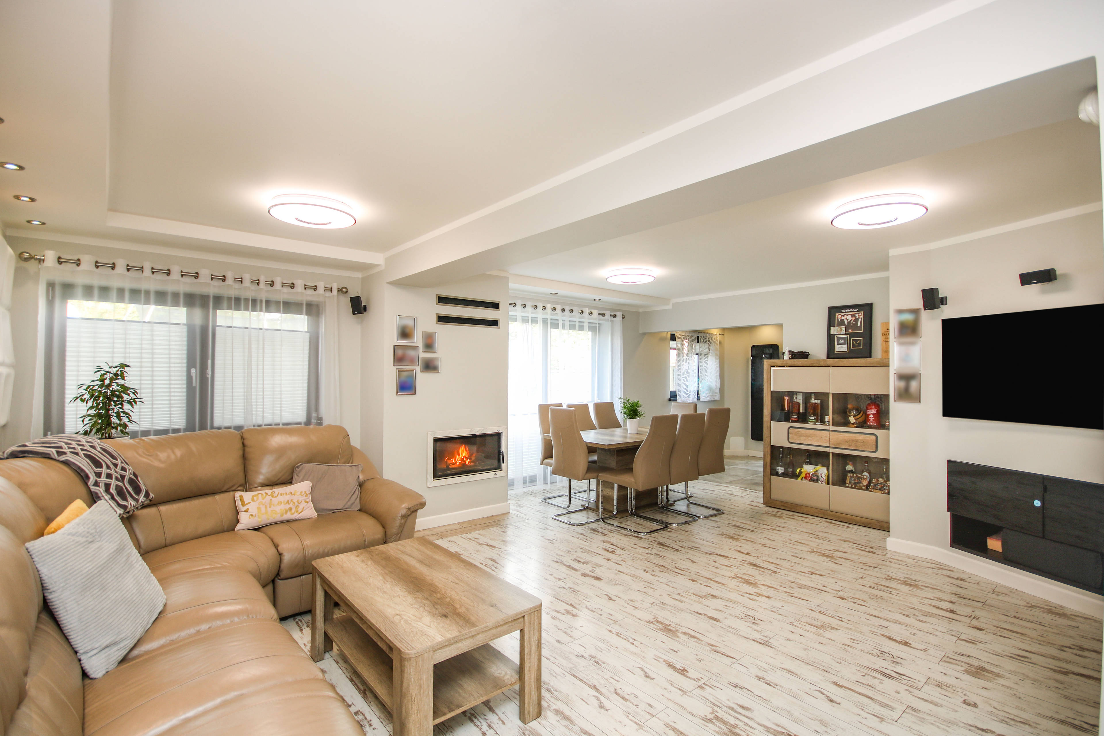 Lounge/Dining Room