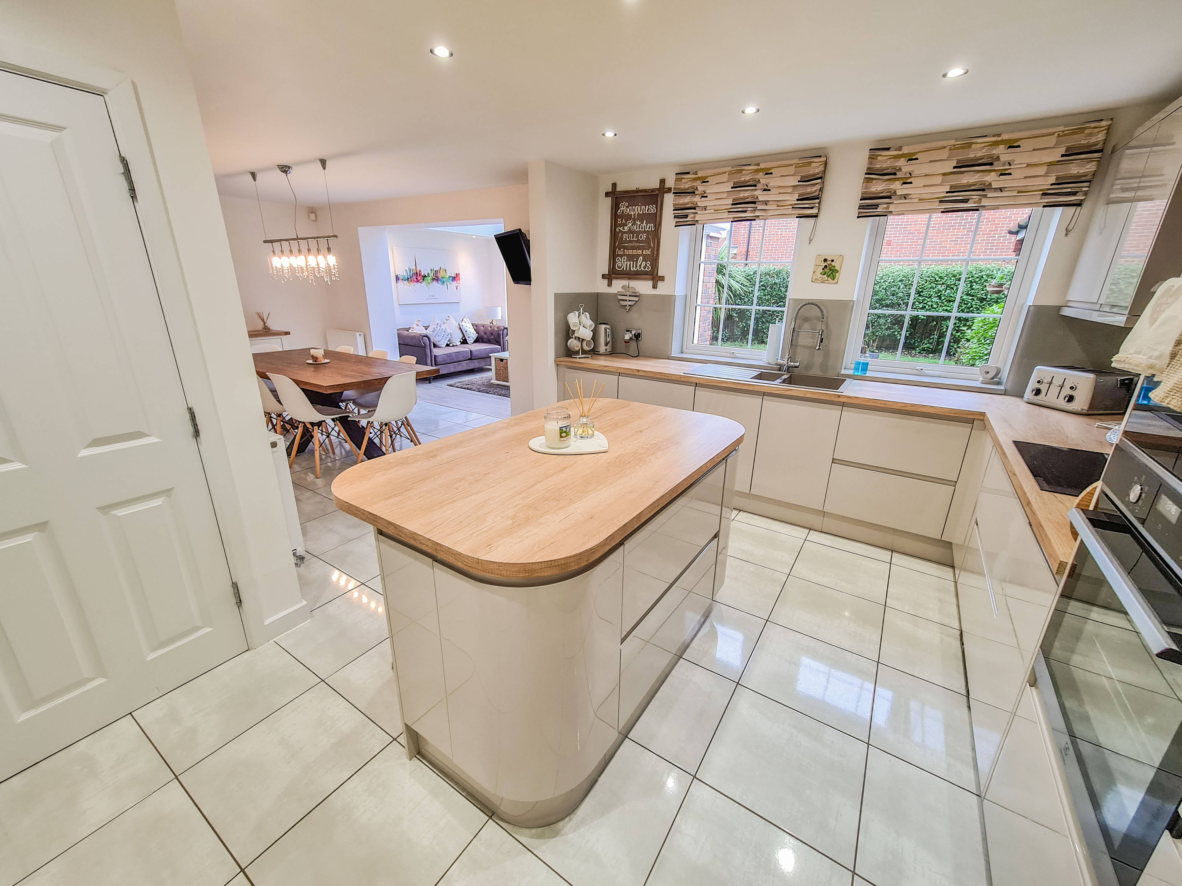 Kitchen/Dining Room