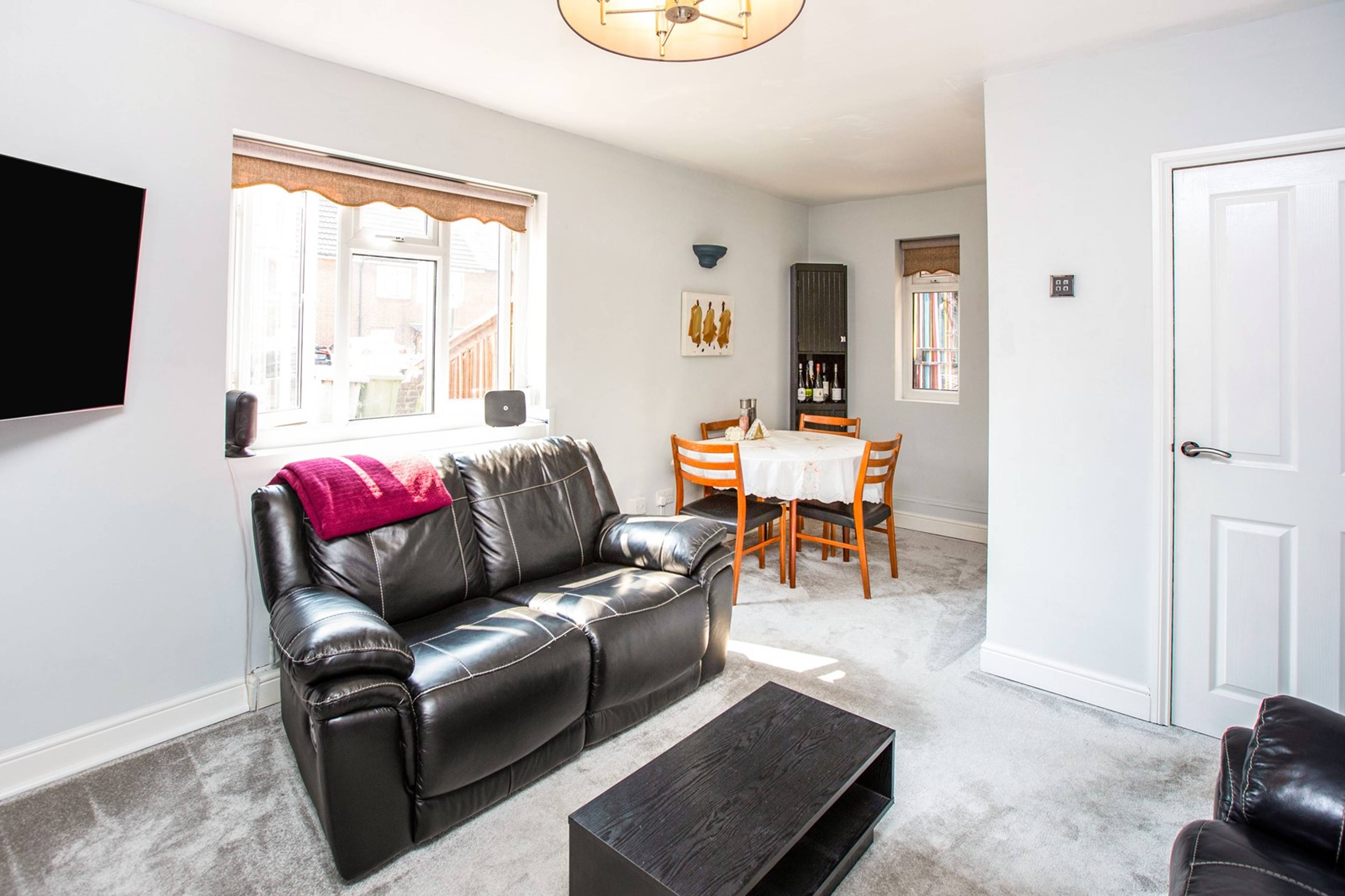 Lounge/Dining Room
