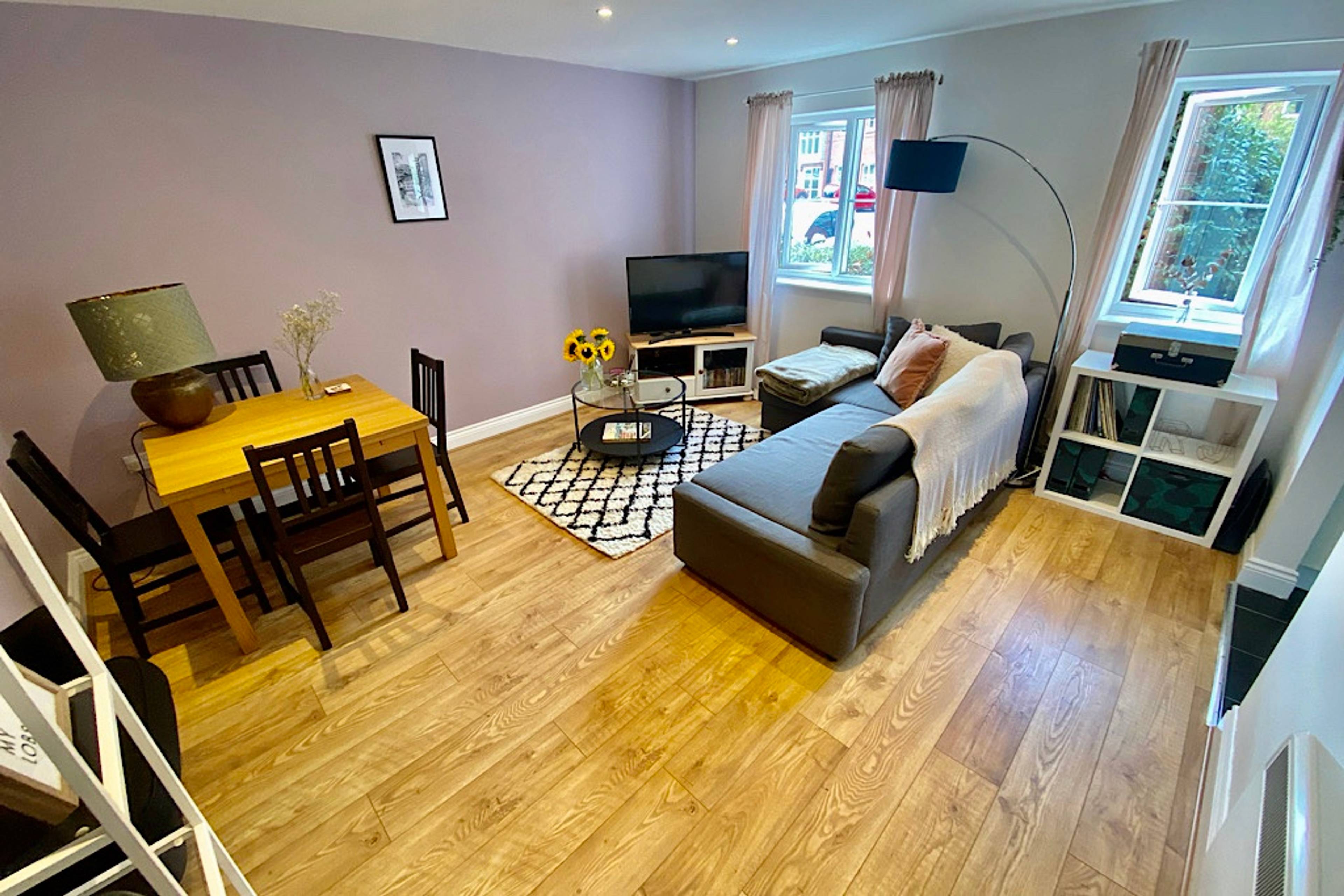 Lounge/Dining Room