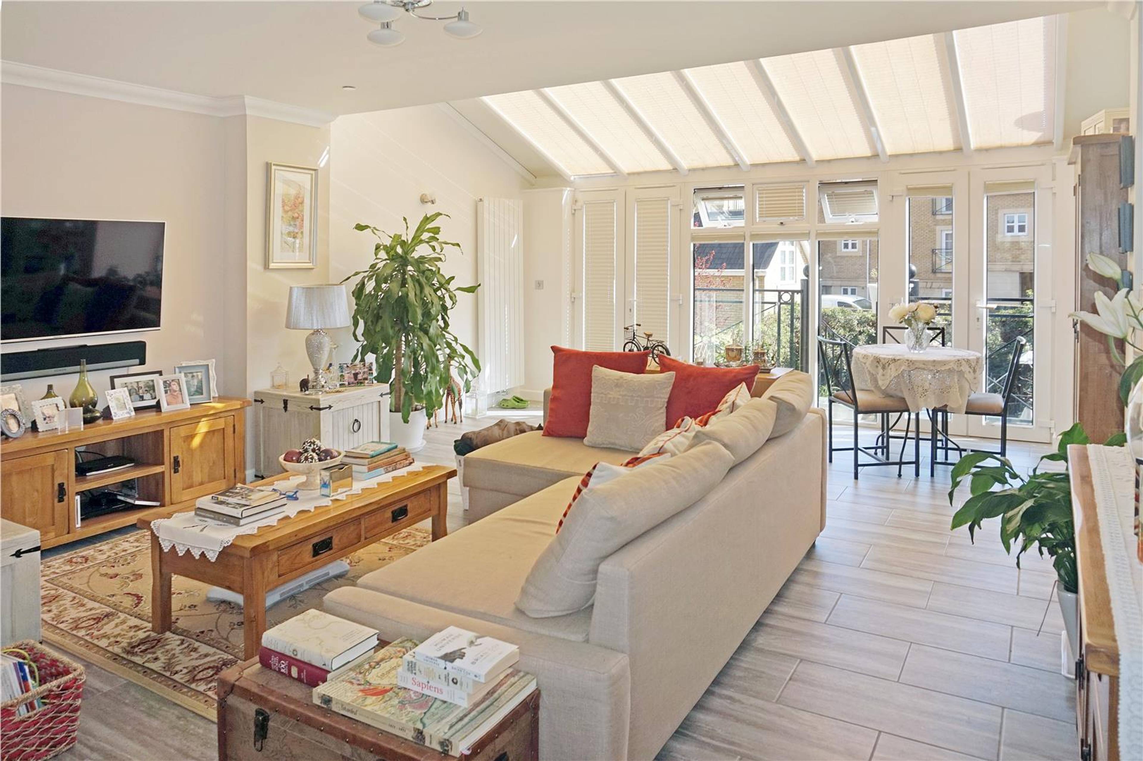 Lounge/Dining Room