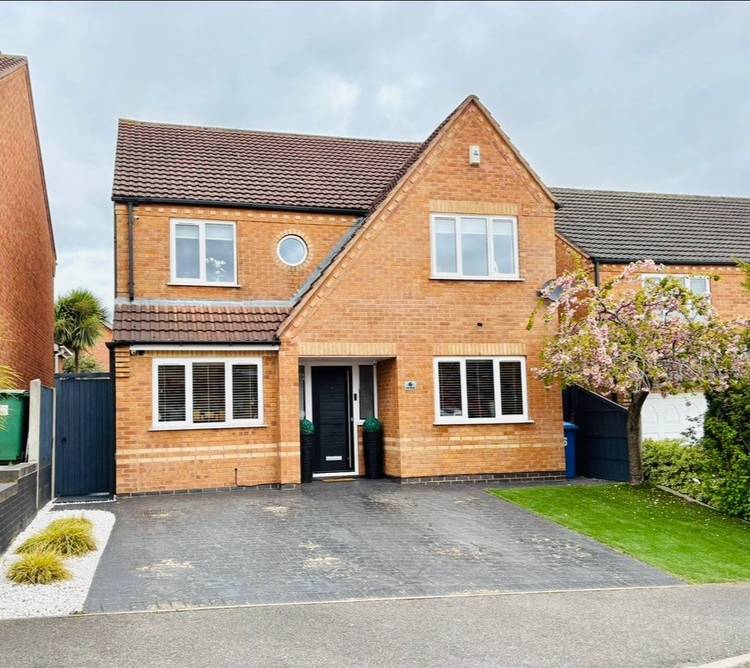 4 bedroom detached house
