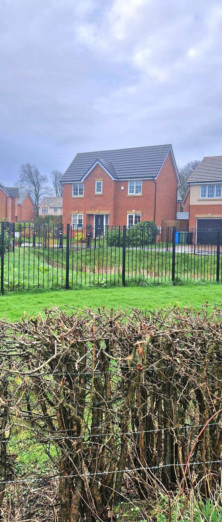 4 bedroom detached house