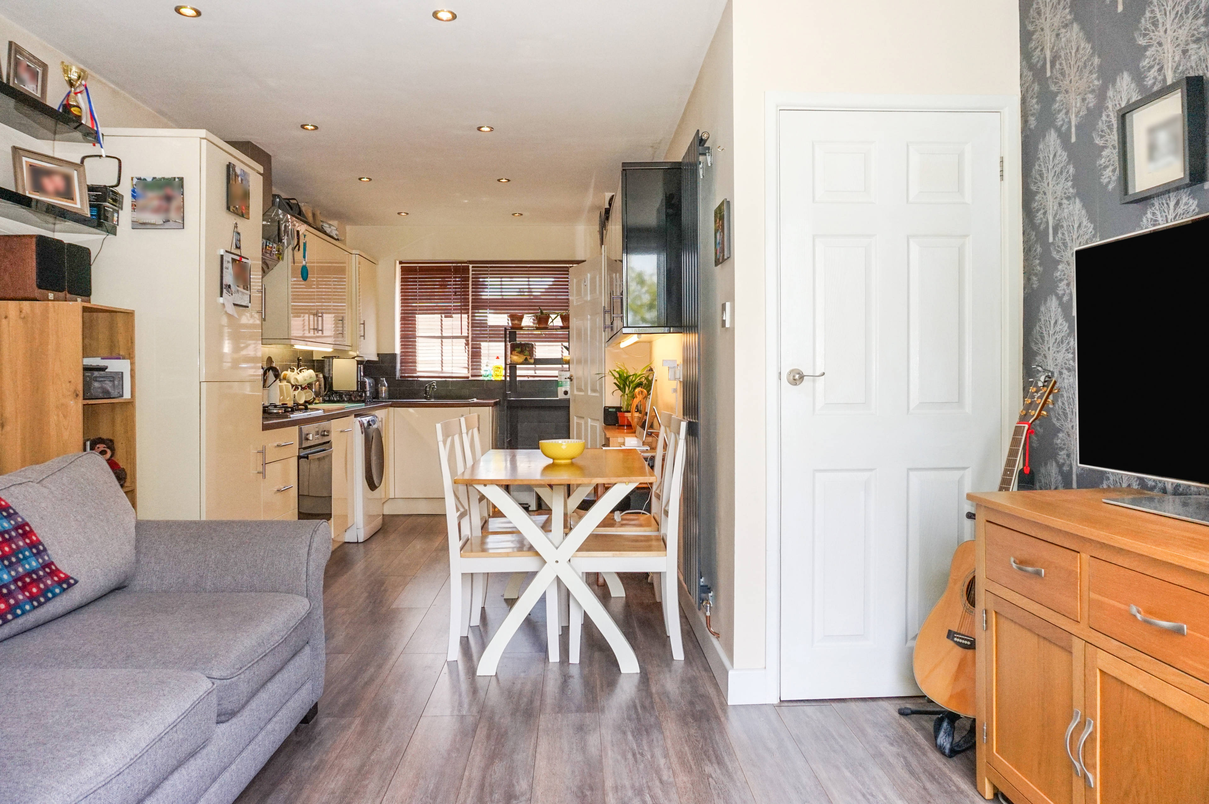 Lounge / Kitchen