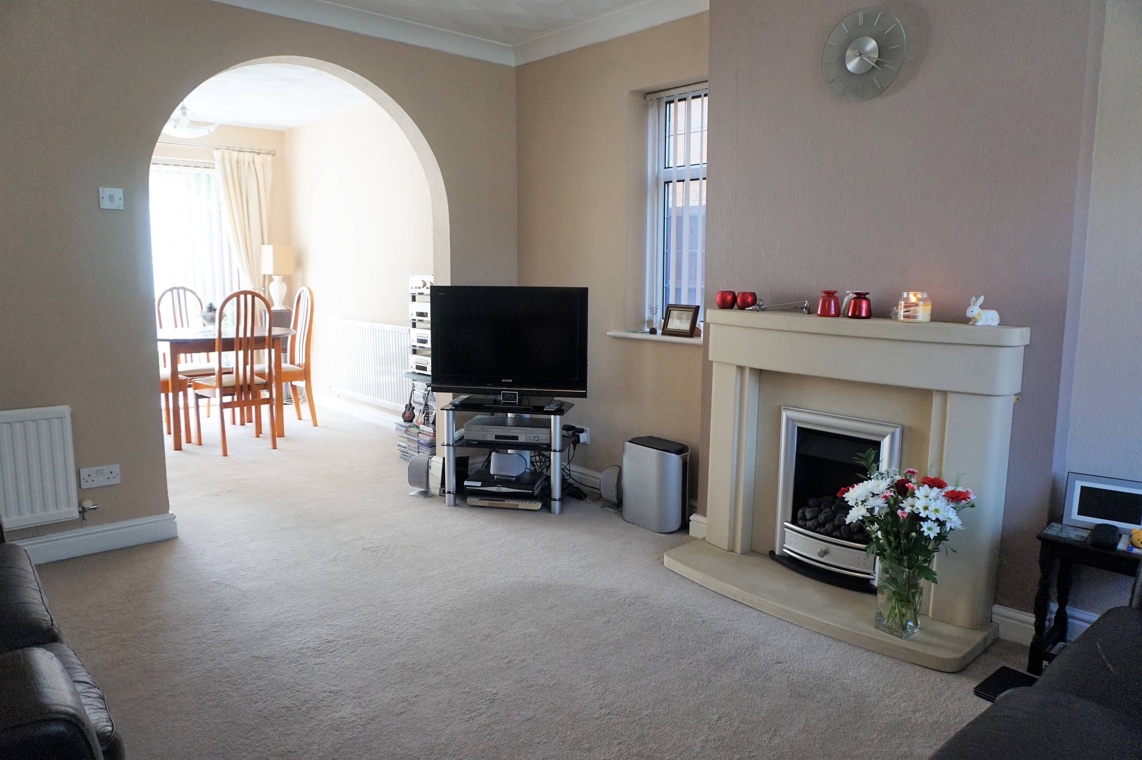 Lounge/Dining Room